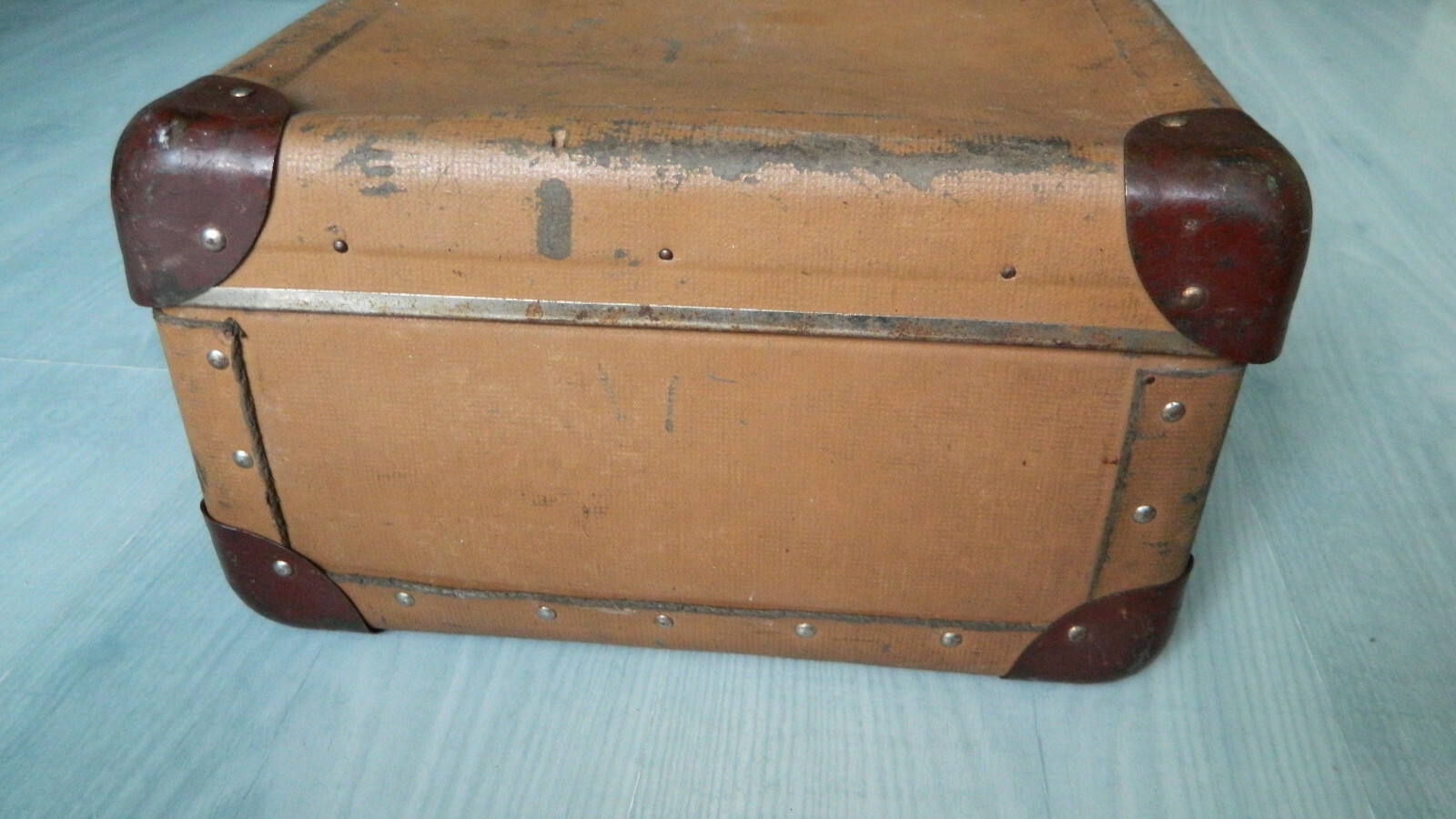 Vintage 30s – 40s HARD SHELL HOLLYWOOD SUITCASE Retro Travel Luggage TRAIN CASE
