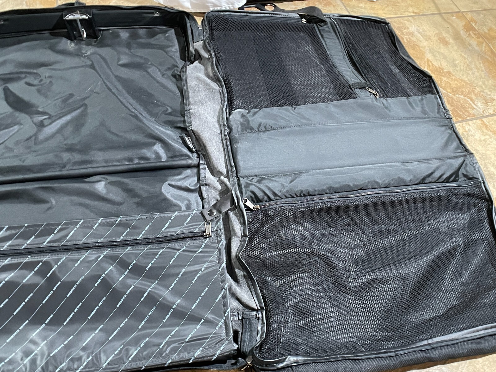 Samsonite Silhouette 5 Black Garment Wardrobe Folding Travel Bag w/Strap IN6090