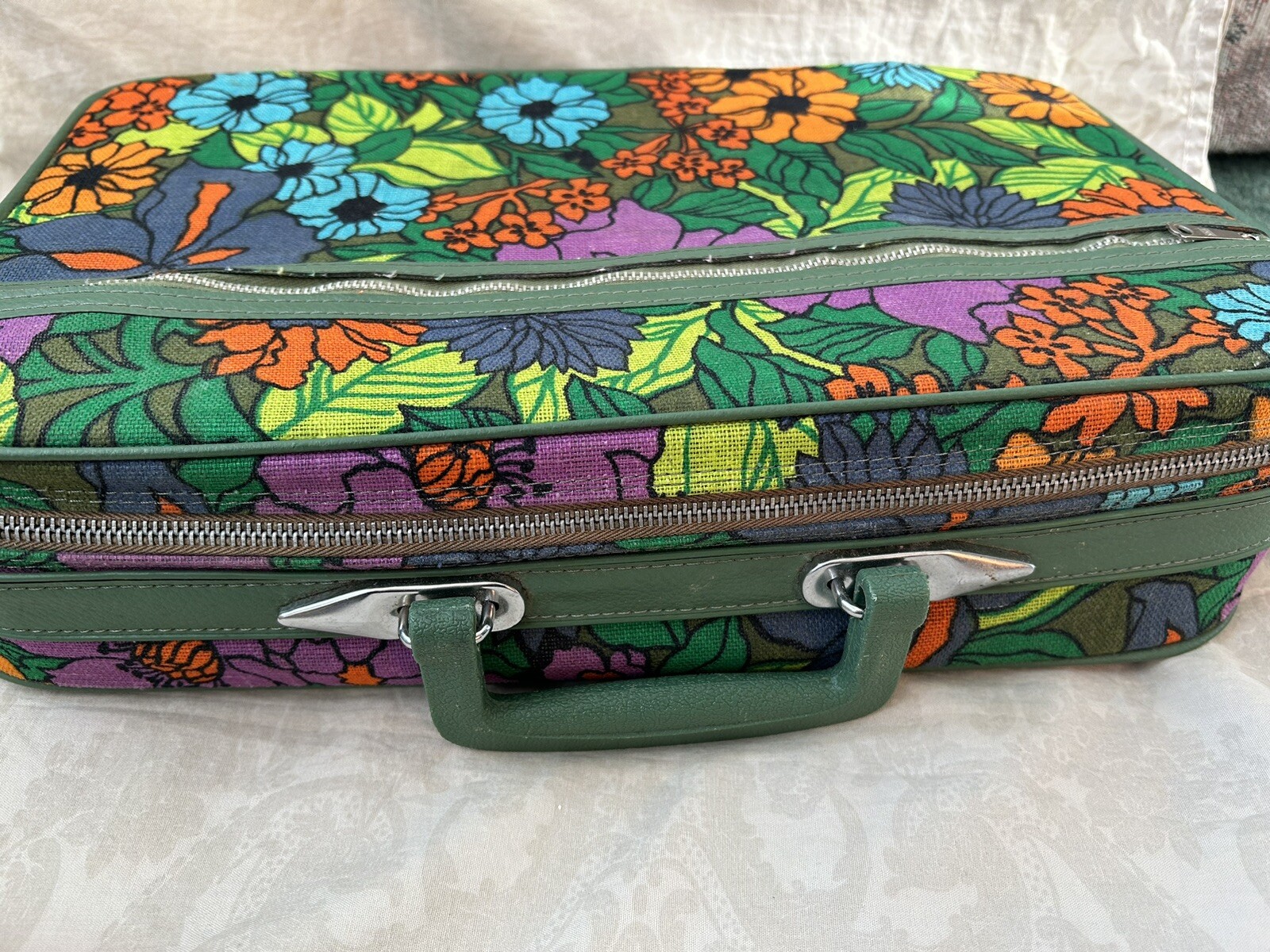 Galaxy Trav-ler Traveler Flower Power Suitcase Luggage 15 1/2 x 3 1/2 x 9 1/2