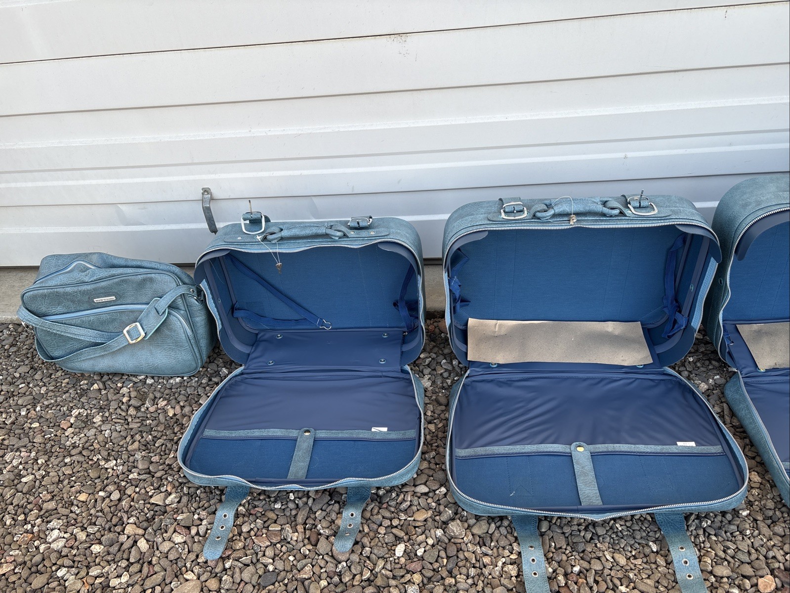 1970s Blue Faux Leather Luggage 5 pc Set New Vista Dallas includes Keys Lock NOS
