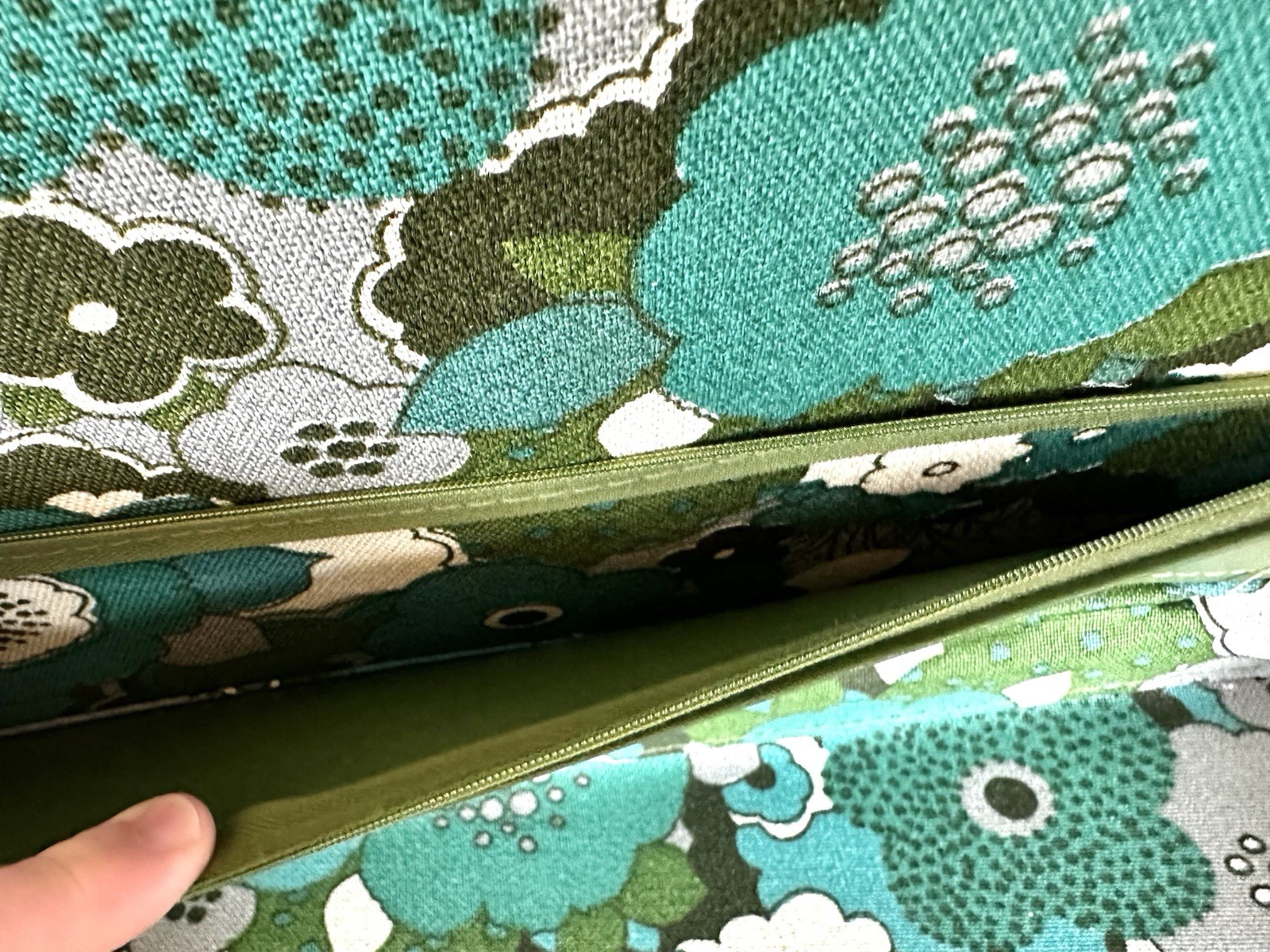 *RARE* Vintage 1960’s Samsonite GREEN 17″ FLOWER POWER HIPPY Briefcase Carry-on