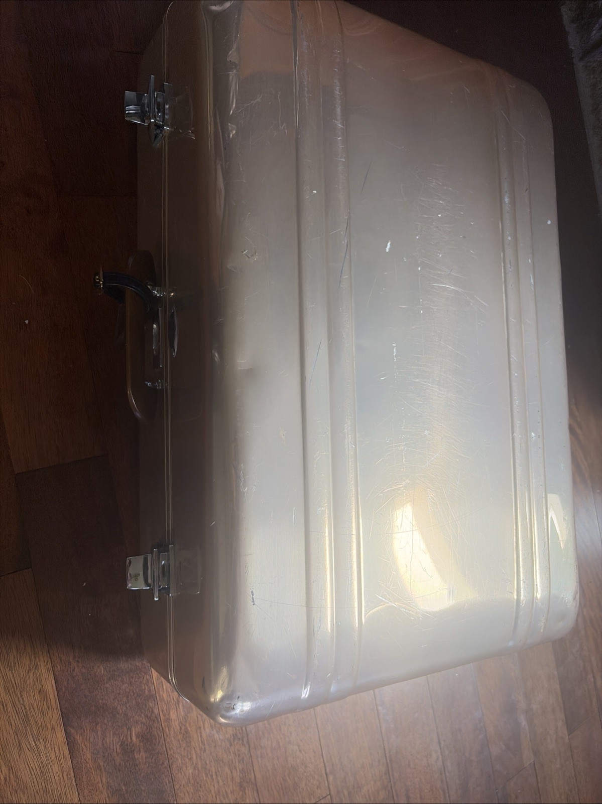 Vintage 90s Zero Halliburton Aluminum Gold “Elite” 25”x17”x8” Combo Lock