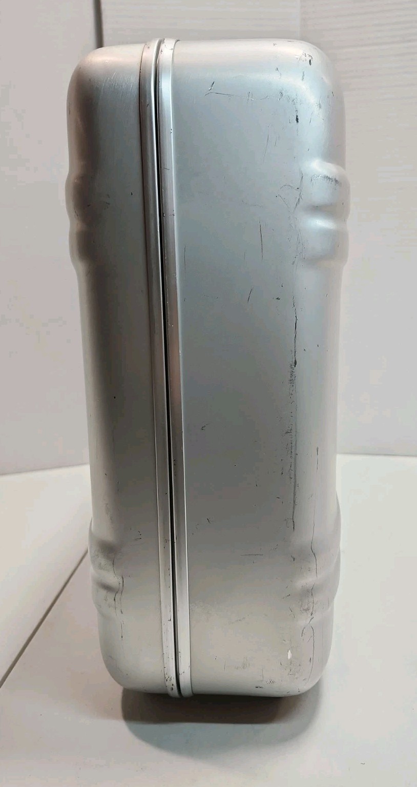 Zero Halliburton Locking Silver Aluminum Attache Case Briefcase – 1980’s – Used