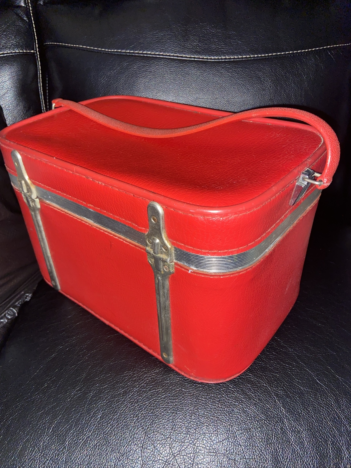 Vintage Amelia Earhart Cosmetic Travel Luggage Case Red No Key. No Mirror