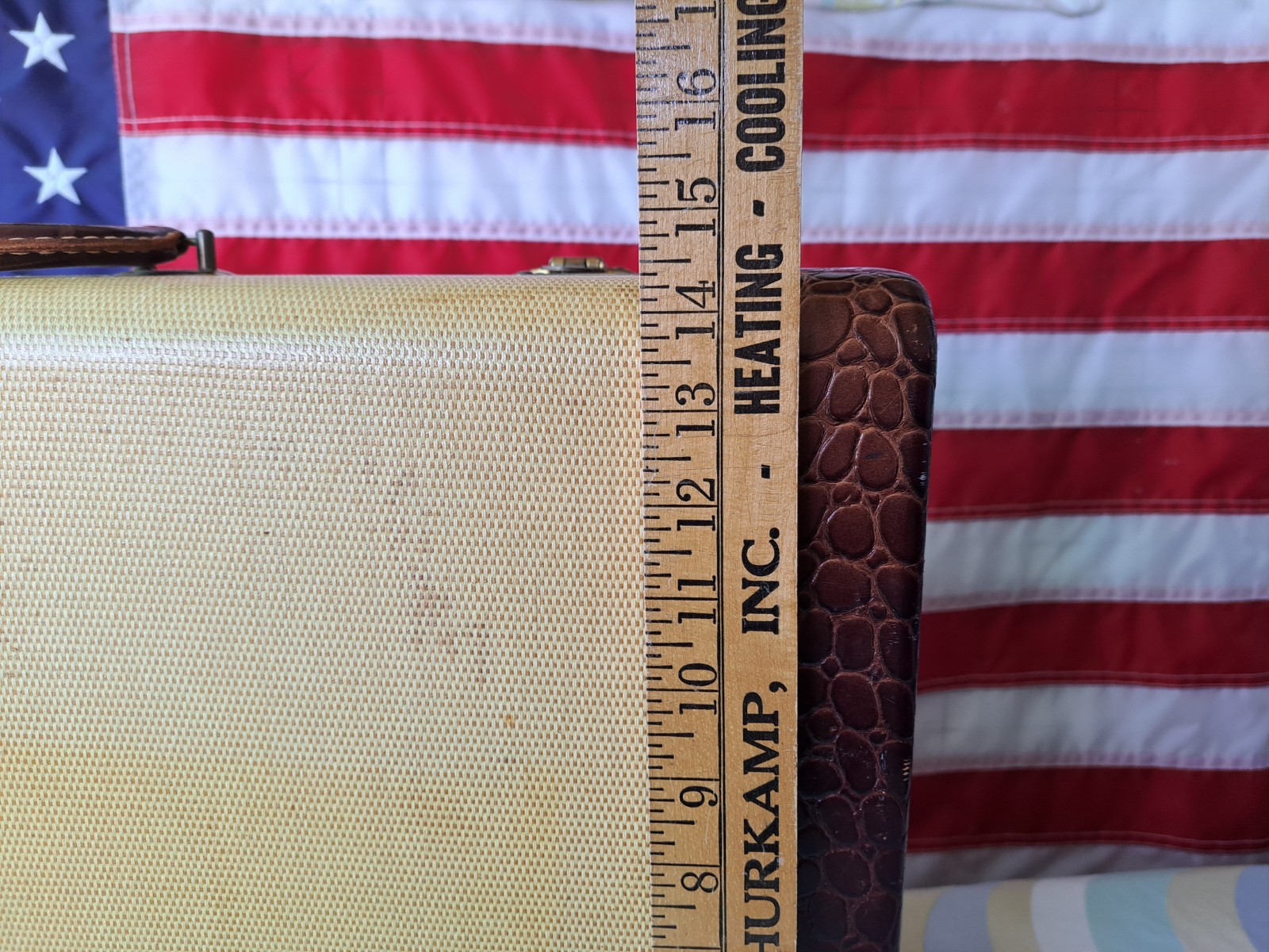 Vintage Air King Gold Tweed 24″ Suitcase Brown Embossed Alligator Leather
