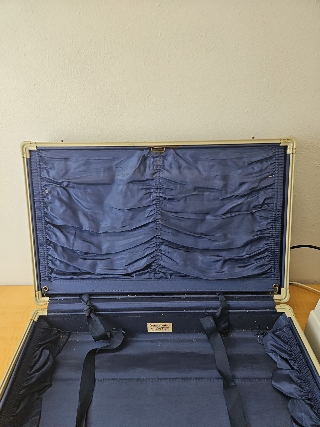 Vintage Samsonite Shwayder 4721 Navy Blue Suitcase Hard Side WB STICKERS