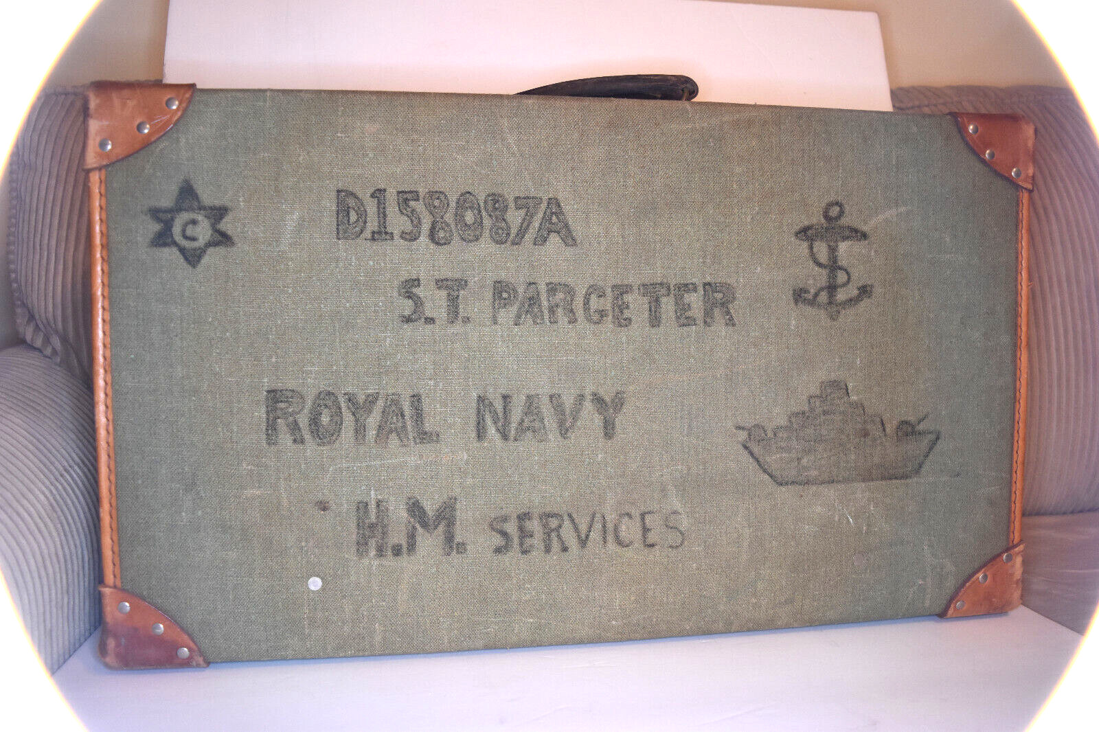 Vietnam Era RARE 1975 British Royal Navy Suitcase w Soldiers Name, 27″x16″x 6″