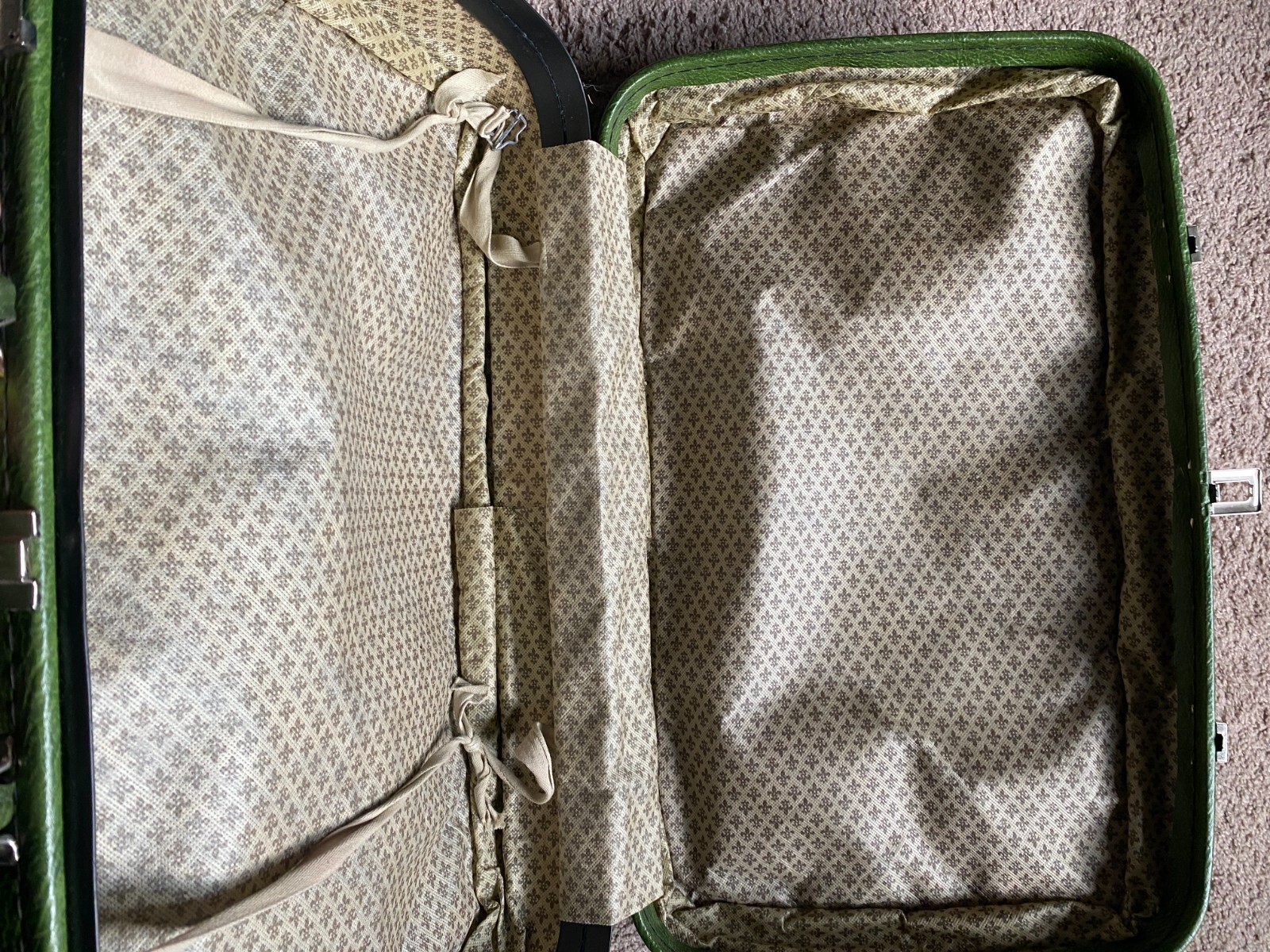 True 1970s Vintage Green Suitcase, Double Buckle, Fleur de lis Lining, Very Good