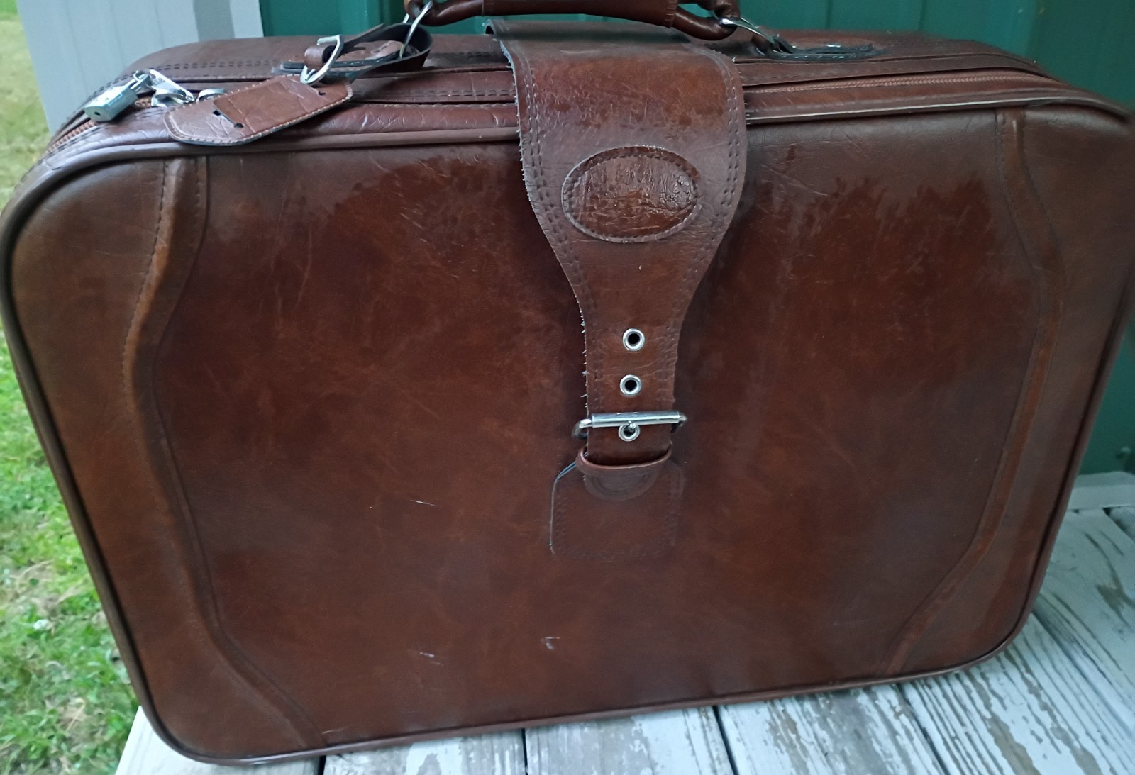 VtgCrownFauxLeatherSuitcaseTravelLuggageBrownDistressedLargeRetroClassic70s80s