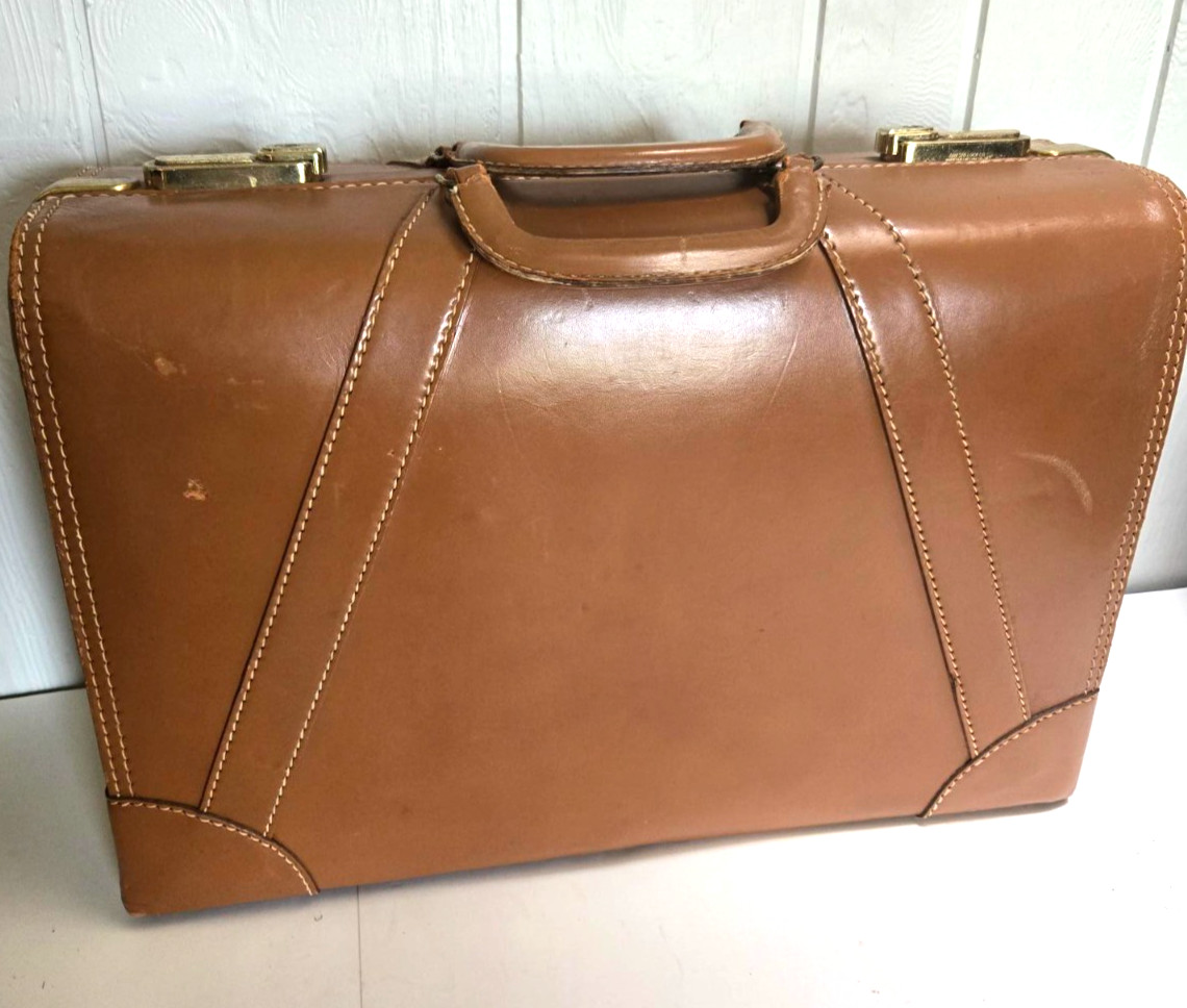 Vintage Early 1950’s Saddle Brown Tan Leather Luggage 21″L x 14″H x 7″D