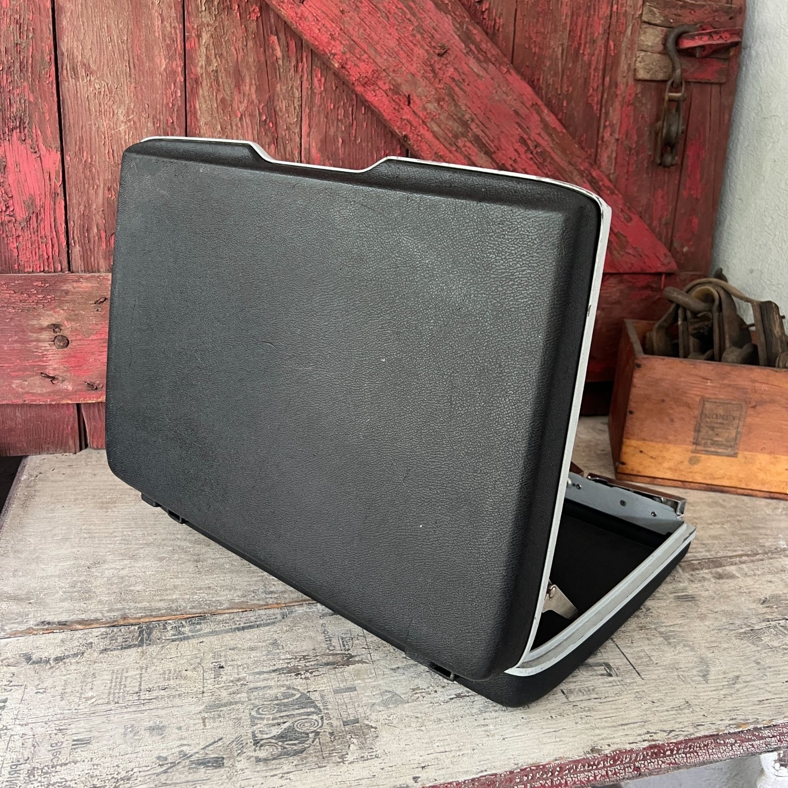 Samsonite Black Hard Shell Briefcase With Silver Accents Vintage Design 18″