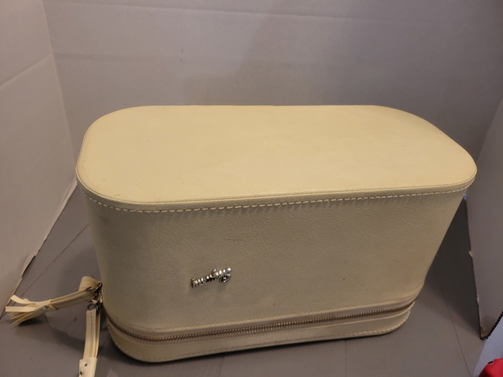 Vintage 1950’s White Skyway Train Case Luggage Rare Size 11x5x7″