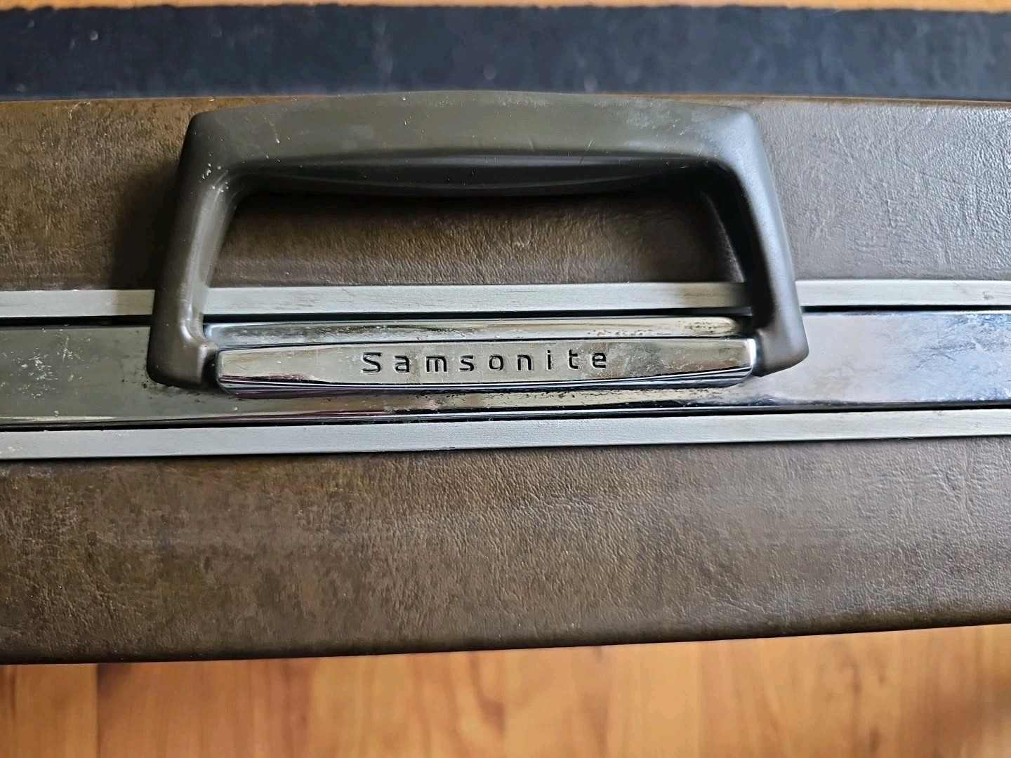 Vintage Samsonite attaché Hard Shell Briefcase 17x12x5 No keys