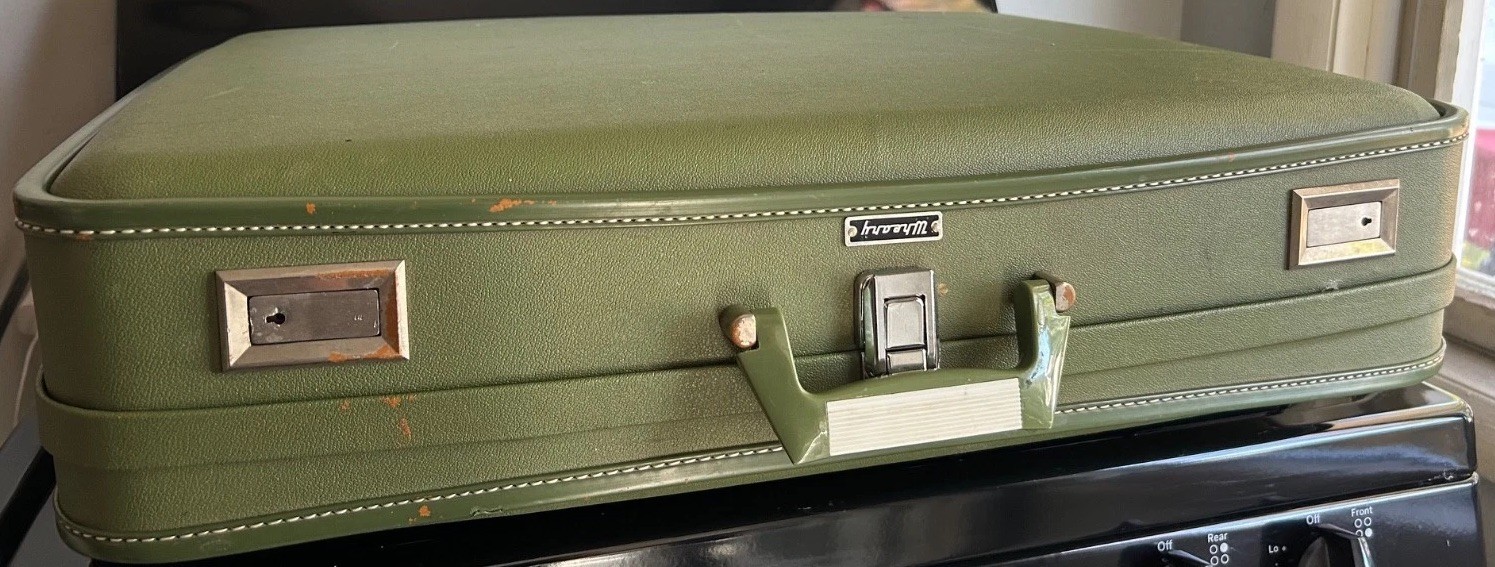 Wheary hard shell Avocado& cream Luggage inside vintage well loved 24”x20