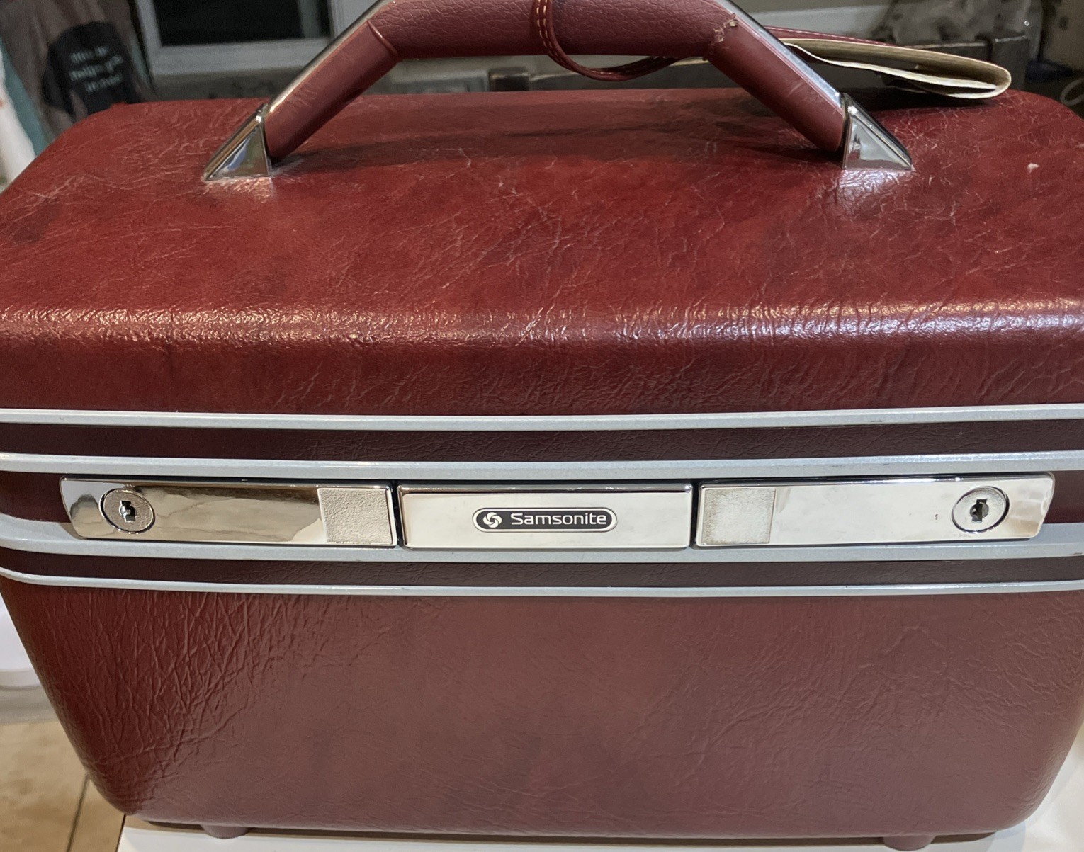 Vintage Samsonite Silhouette II Burgundy Red Train Clam Case No keys Or tray