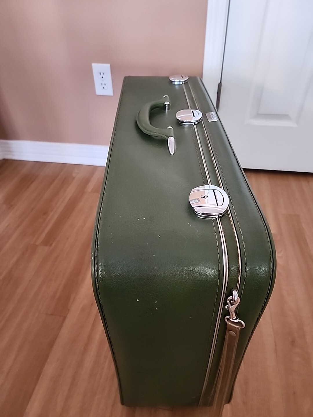 Amelia Earhart Avocado Green Suitcase Very Rare, 27 x 18 x 8 On Wheels. No Key