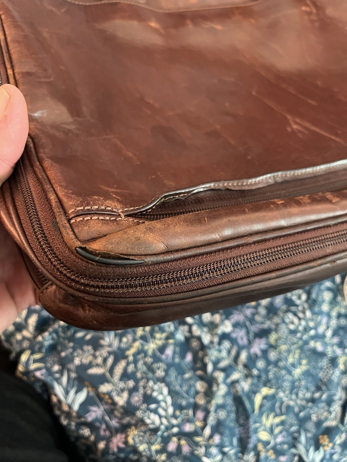 Hartmann Reserve Brown Leather Expandable Briefcase Messenger Bag