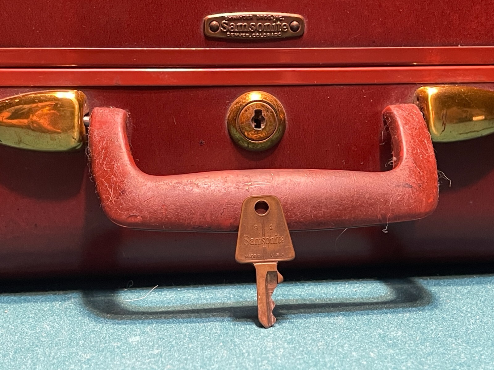 VINTAGE Samsonite 4935 Faux Leather Suitcase Luggage Gently Used Almost Mint