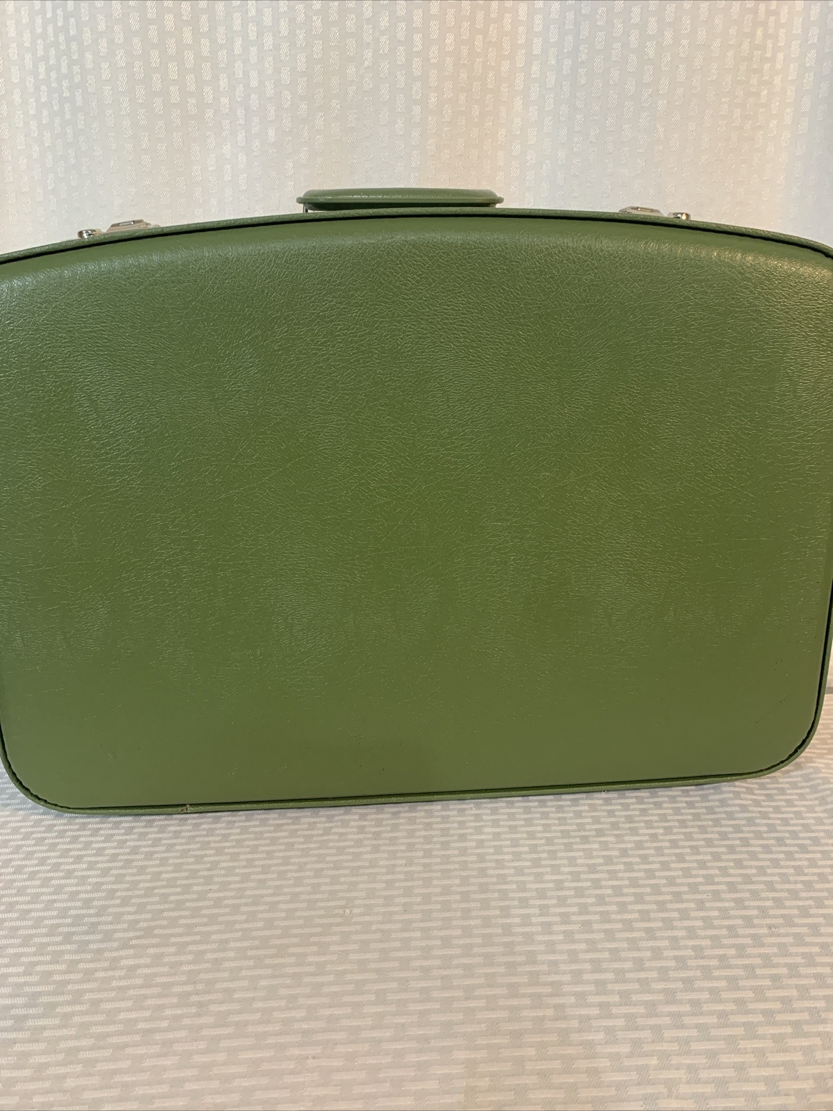 Vintage 2 Piece Train Case Avocado Green Suitcases 20.5” X 14” & 23.5” X 16”