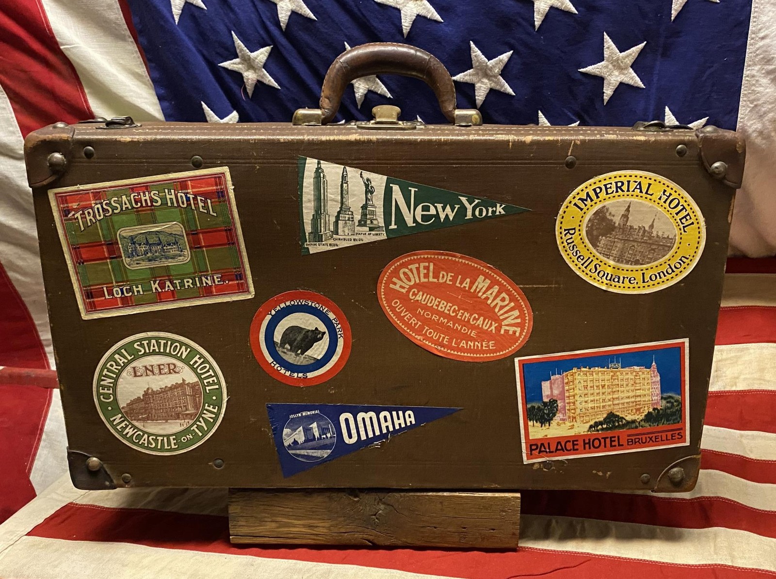 Vintage 1940s Suitcase Luggage Hard Case Great Travel Stickers US/Europe Display