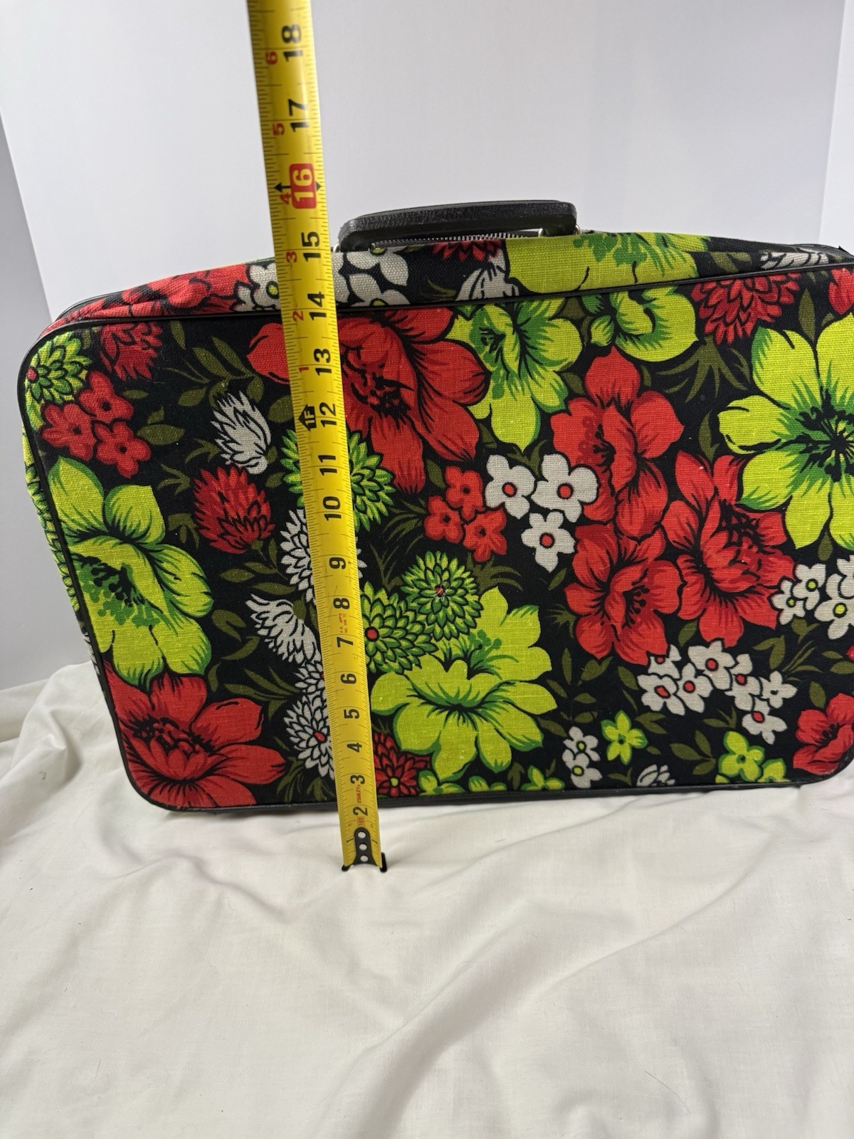 Bantam Travelware Floral Suitcase No Key 16 x 10 x 3.5 inch Vintage 70s