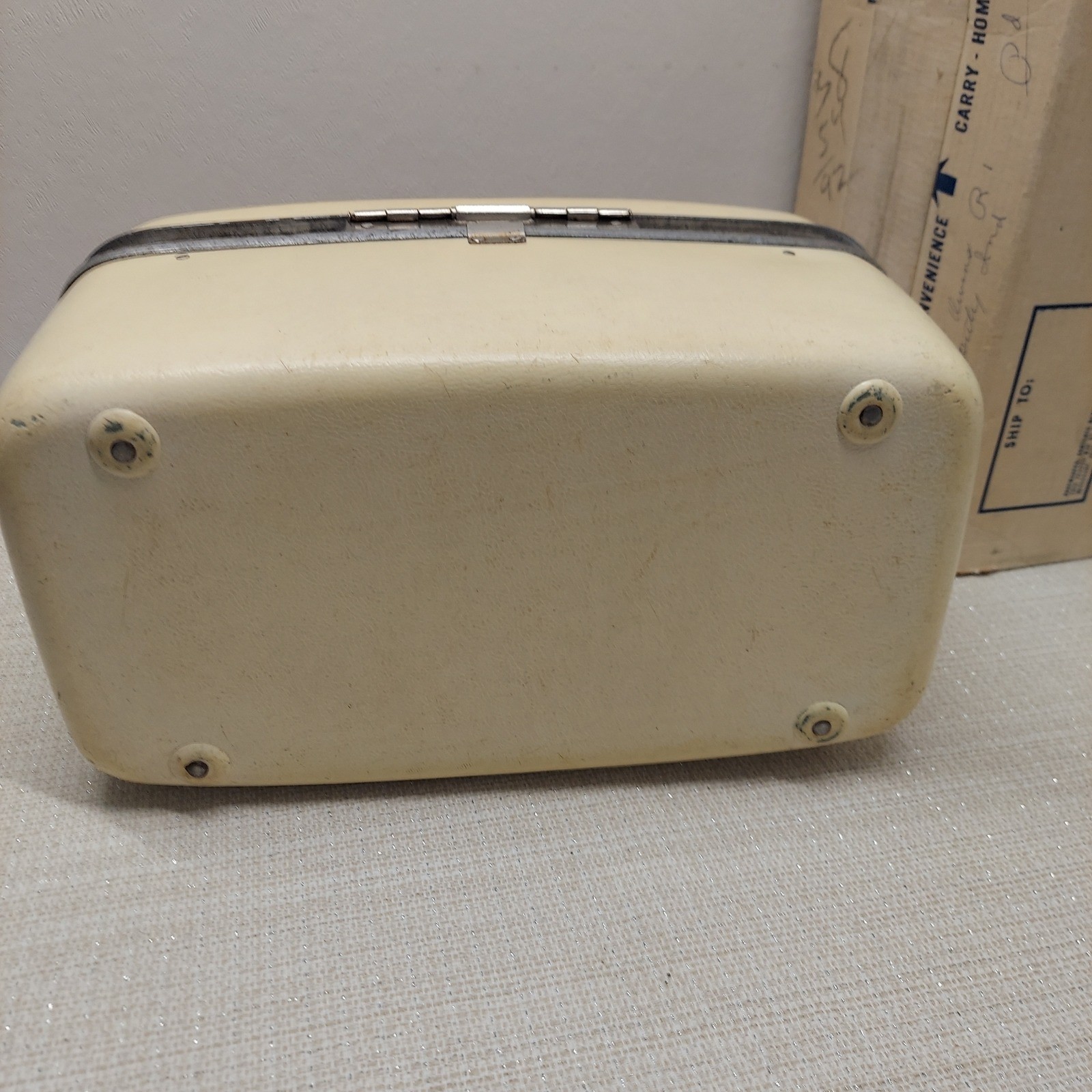 Vintage Samsonite Horizon Beauty Case French White 3512 Vanity Train Case Box