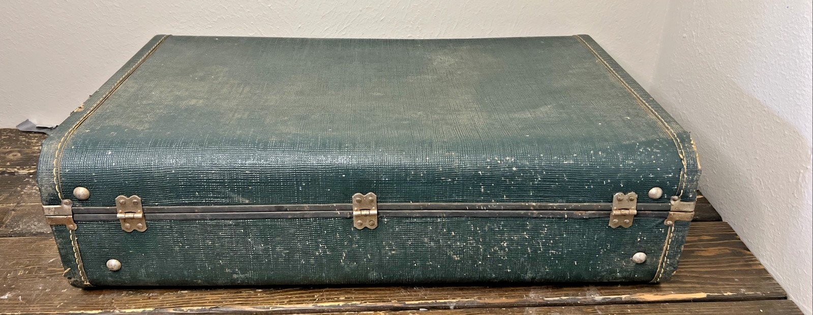 Vintage 3-Piece Nesting Suitcase Set – Mid-Century Luggage – Original Key Includ