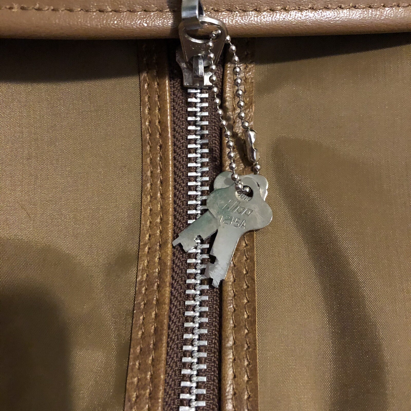 🧳 American Tourister Vintage Garmet Bag Travel Luggage w/ Keys For Lock 🧳