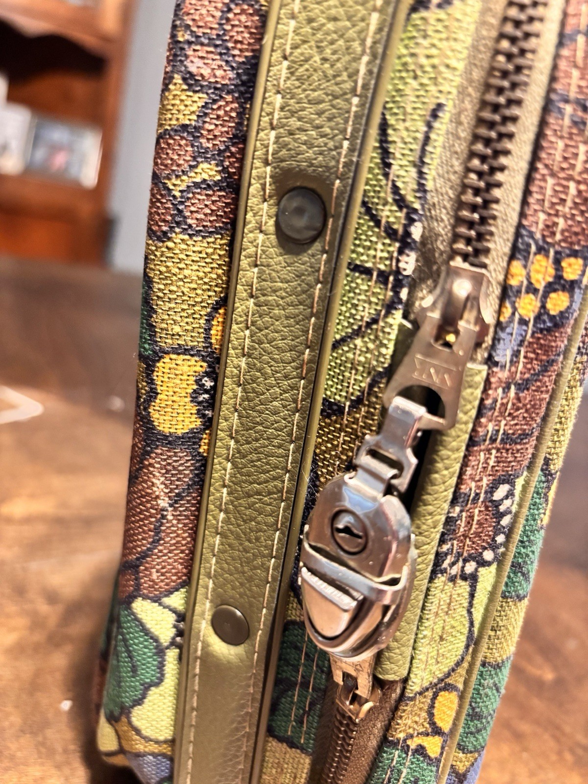 Vintage 60s Retro MOD Groovy Flower Power Luggage Suitcase with Key
