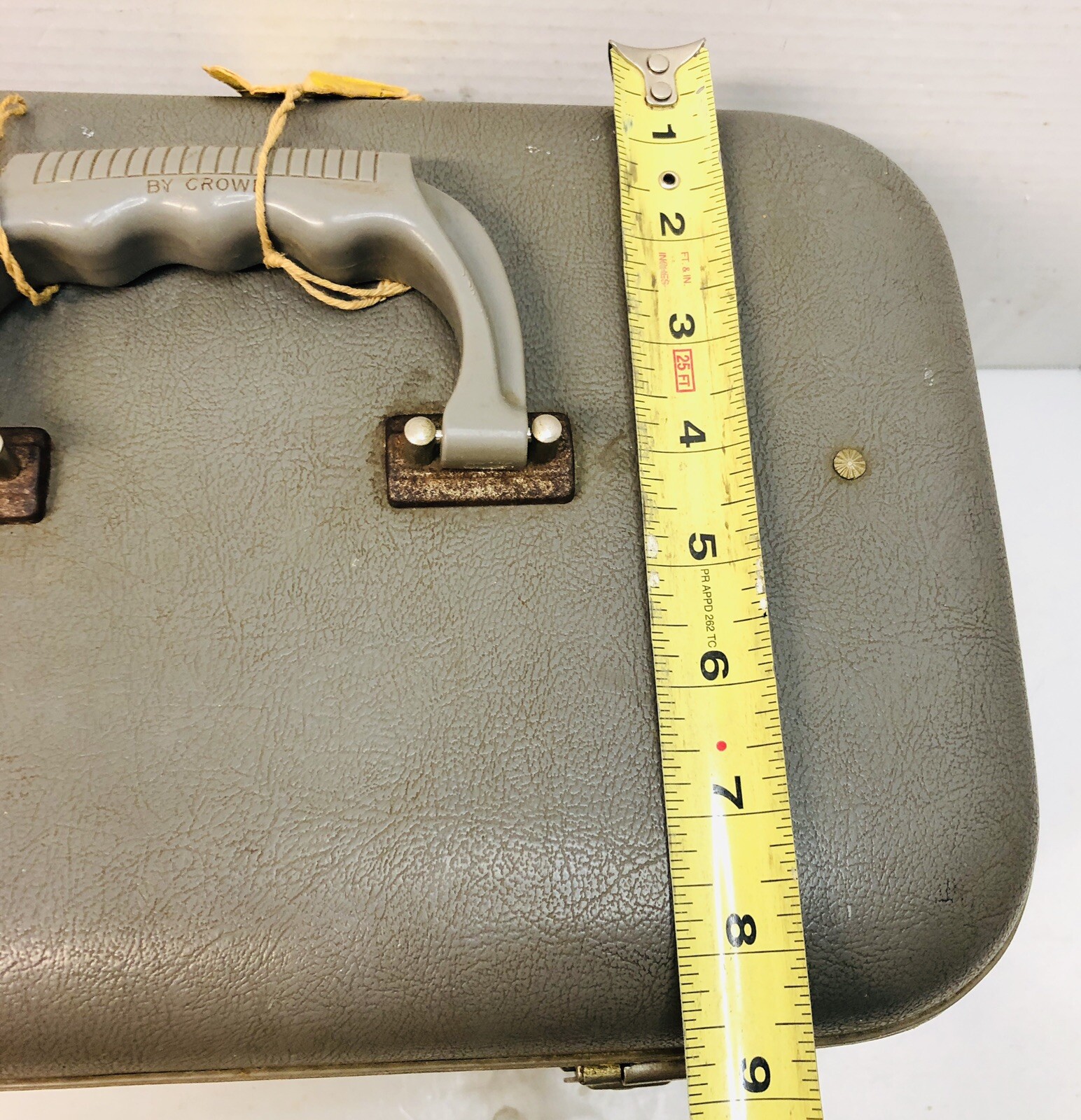 Vintage Crown Gray Makeup Train Case Luggage *Interior Rough *No key *Project