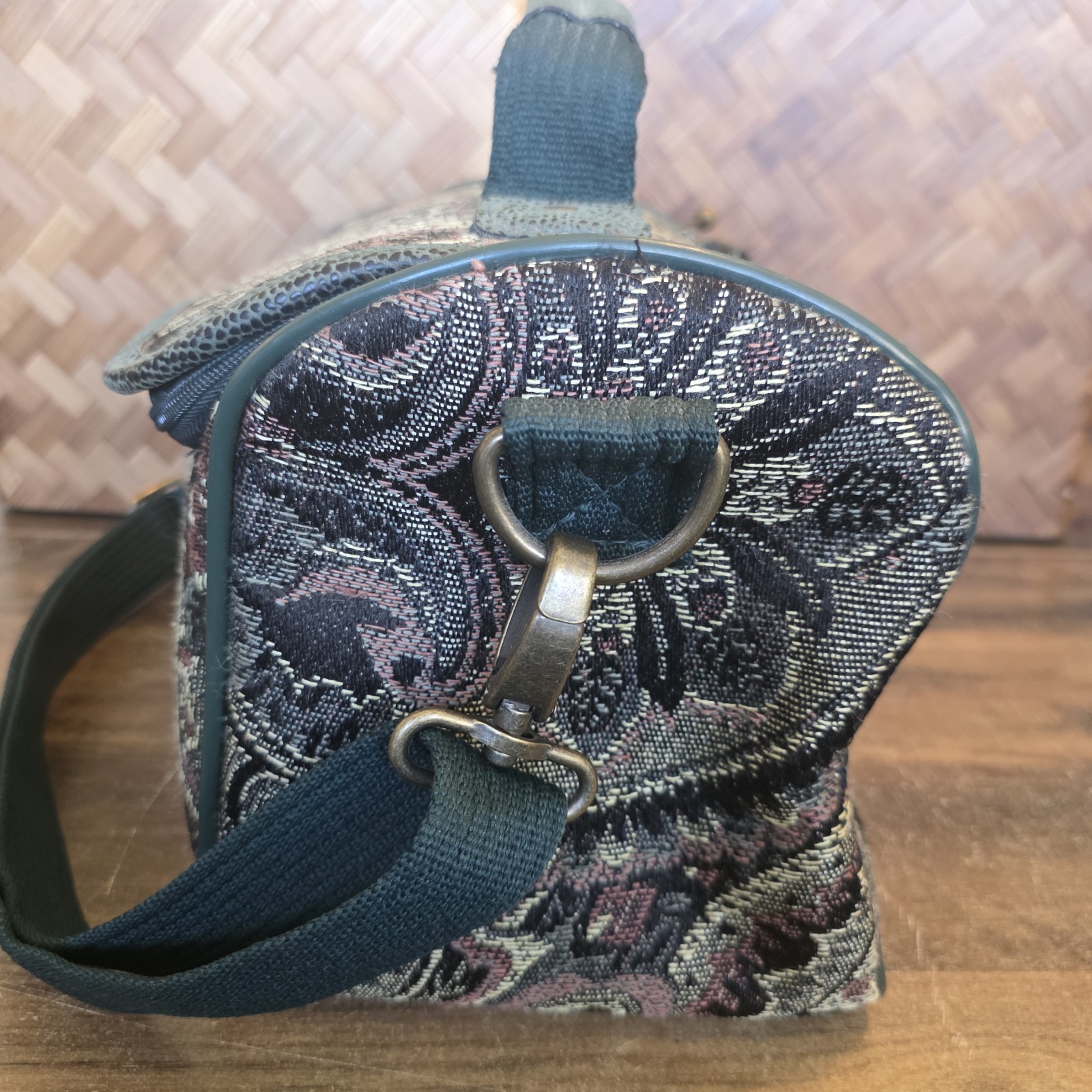 Leisure international Tapestry Travel Bag Vintage Pockets Carry On Zipper Close