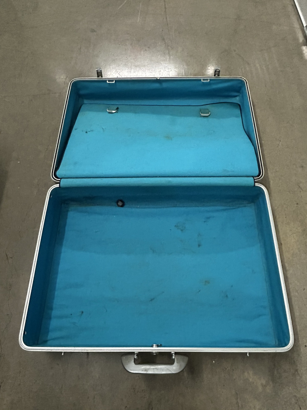 Vintage Halliburton Aluminum Suitcase 21″ x 13″ x 6″ No Key Blue Lining