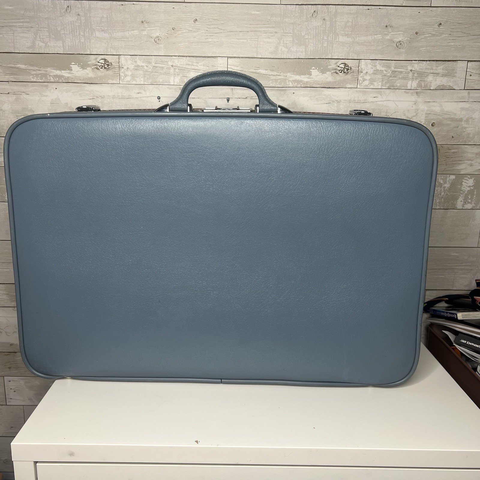 VTG AMELIA EARHART Blue Travel Luggage Suitcase Stripe 27” X 18” – Nice!! 50s