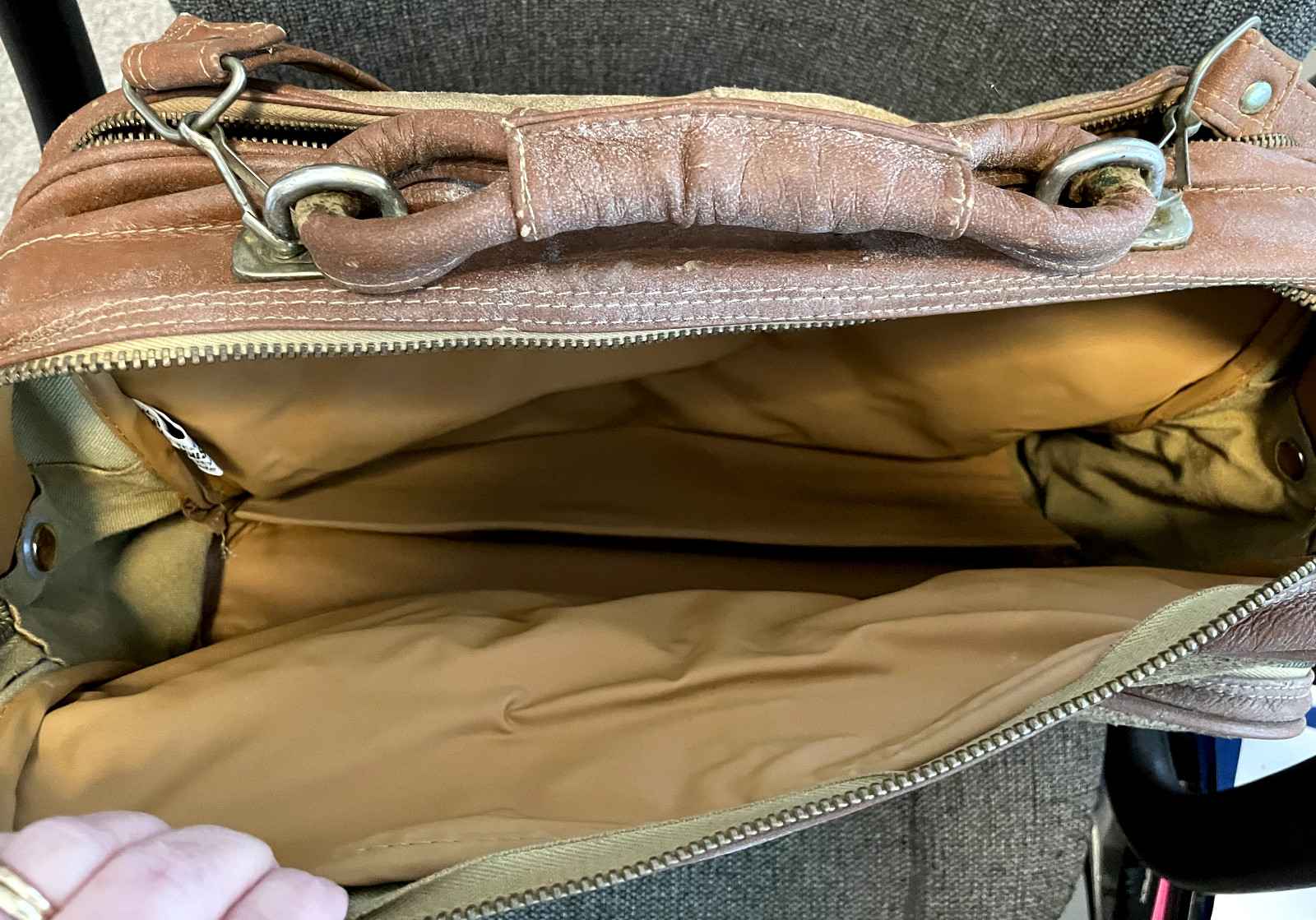 Vintage Airway Industries Luggage Shoulder Bag Carry On Satchel 17″x13″ Leather