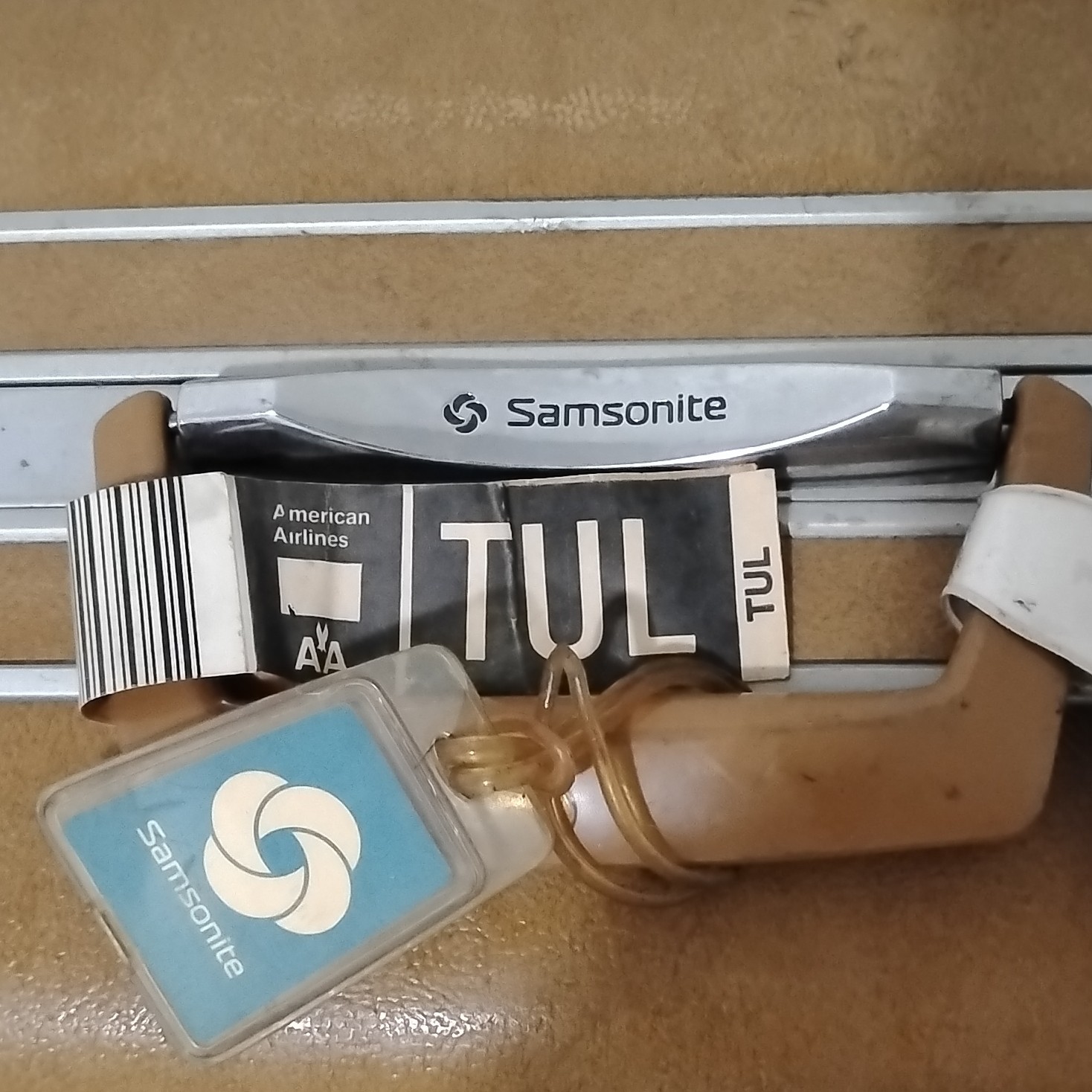 Samsonite Hard Shell Brown Luggage Set 1970s Locking Tie-Down Extra Compartments