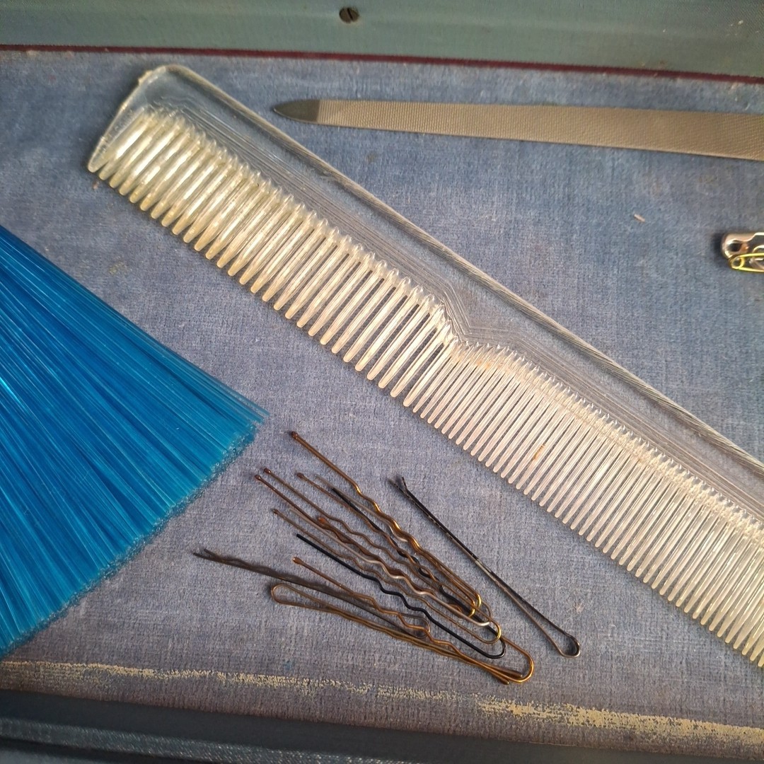 Vintage Chas. W. Wolf Luggage NY Vanity Suitcase With Brush & Comb & More READ