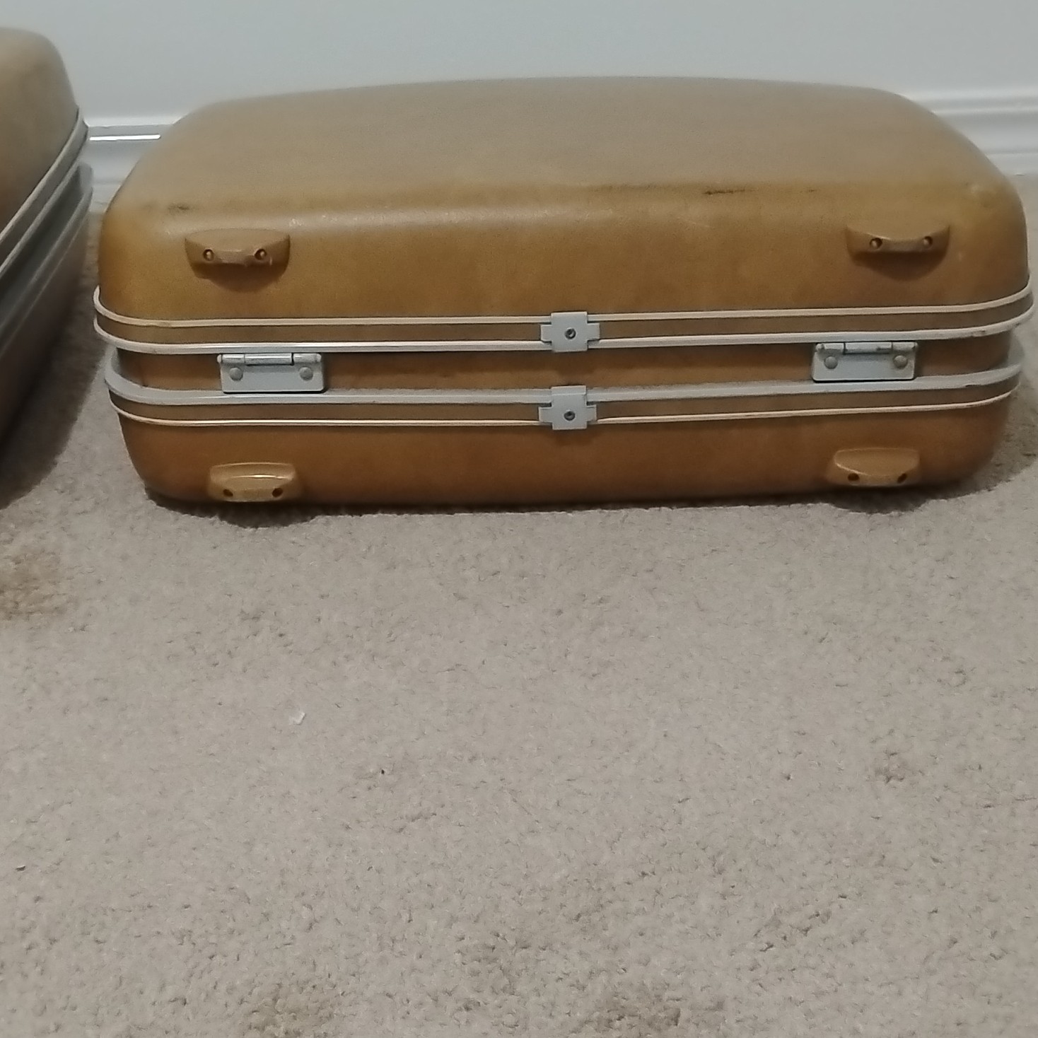 Samsonite Hard Shell Brown Luggage Set 1970s Locking Tie-Down Extra Compartments