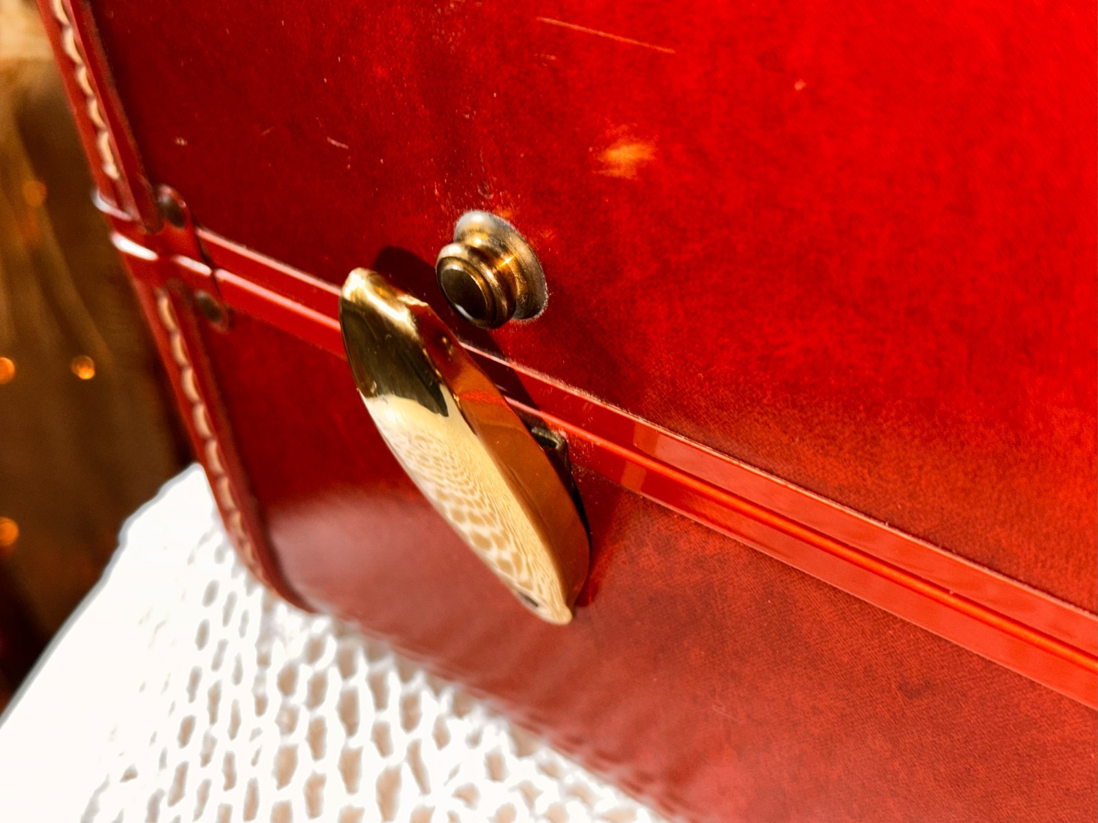 VTG Large 18×26″ Brown Leather Hard Side Suitcase Brass Latches NICE! Has No Key
