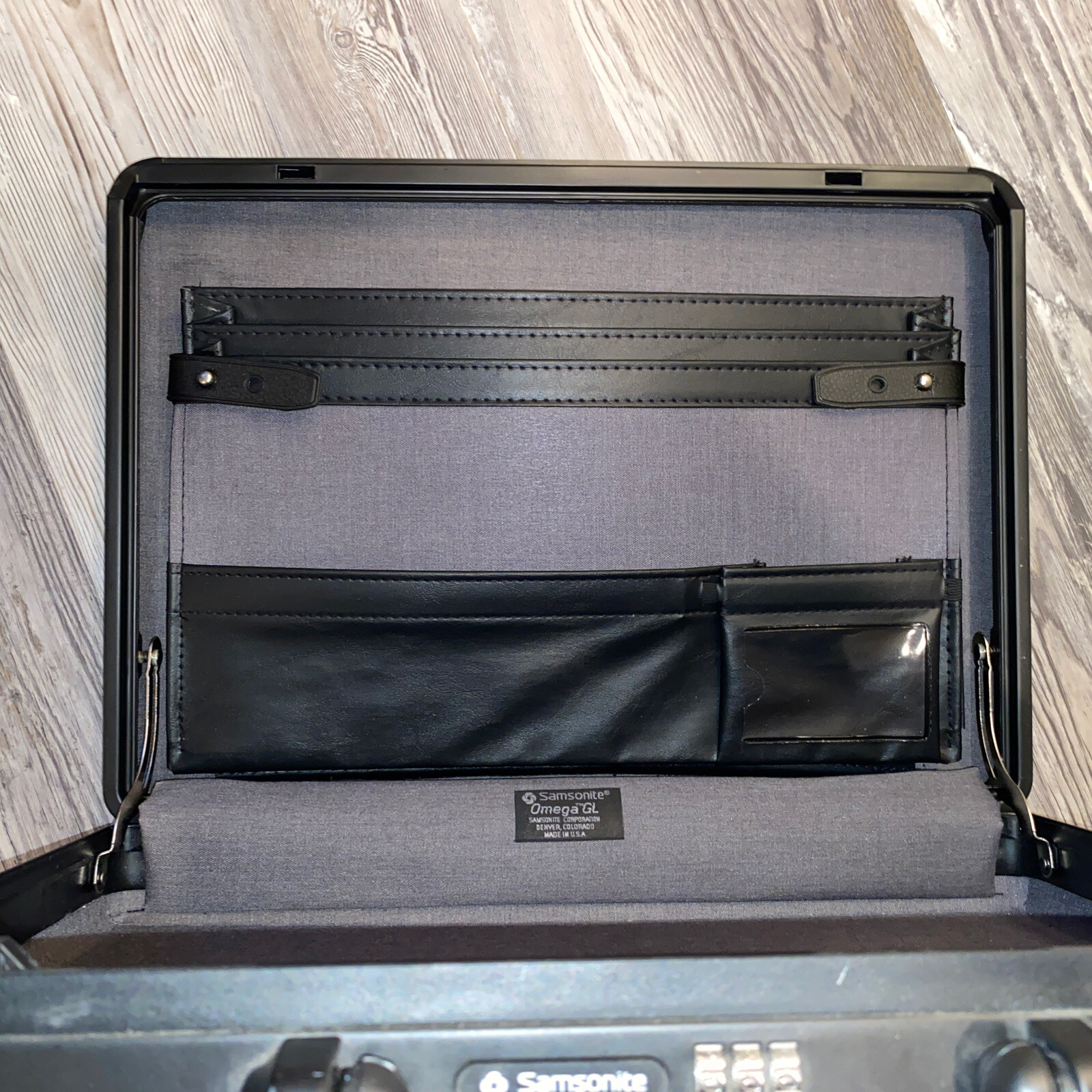 Vintage Samsonite Omega GL Briefcase Gray Hard Clamshell Combo Lock Locking