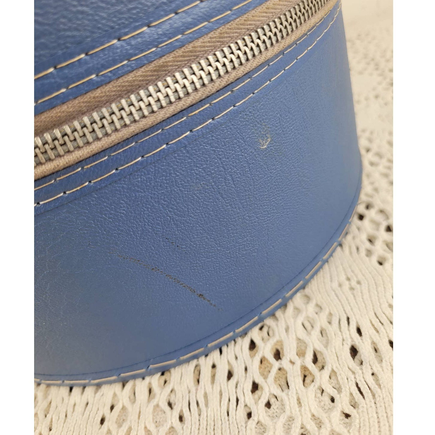 Vintage 1950s / 1960s Blue Retro Travel Hat or Wig w Handle Box Suitcase Luggage