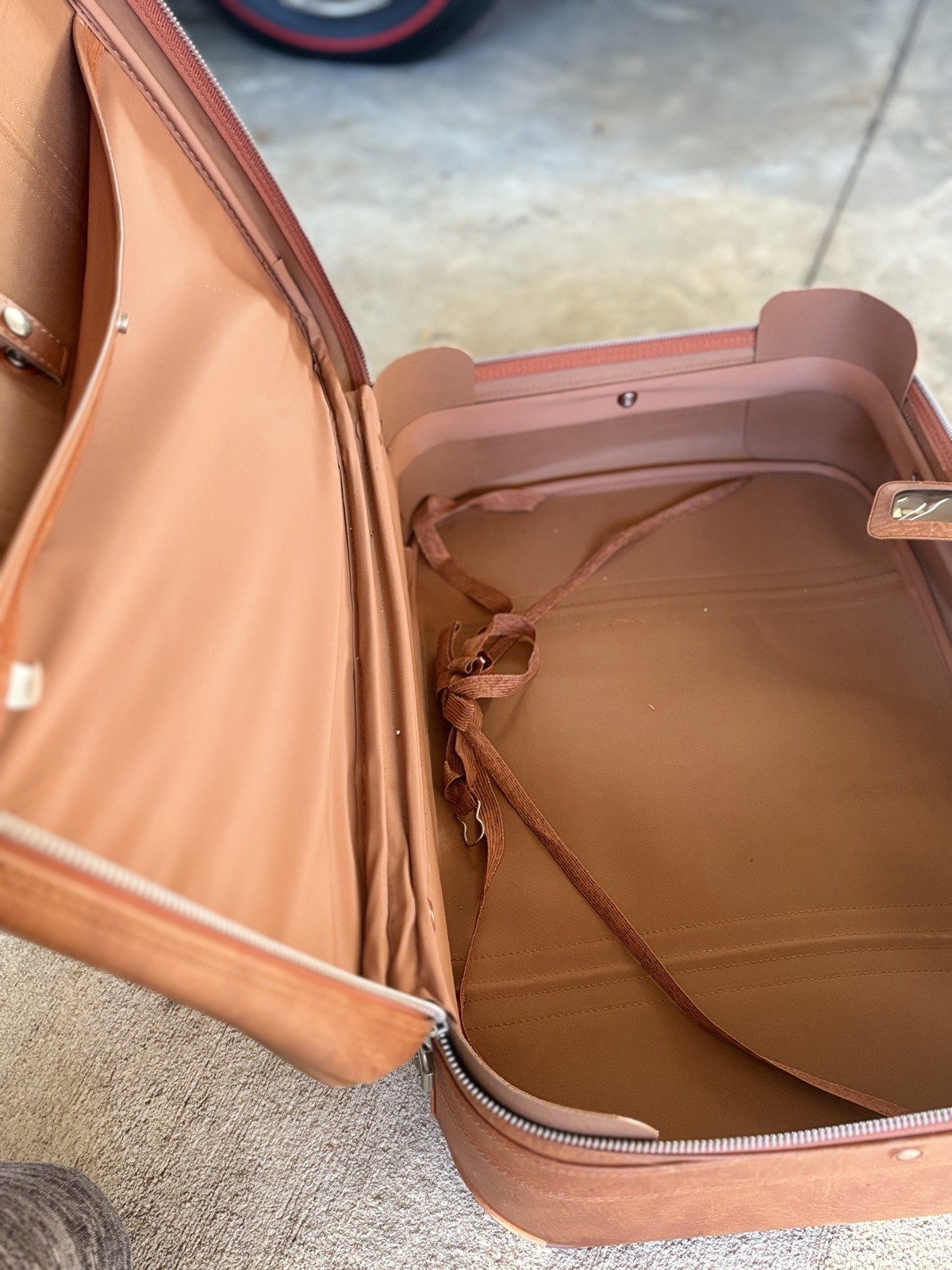 Vintage New Vista Brown Leather Suitcase Medium Size