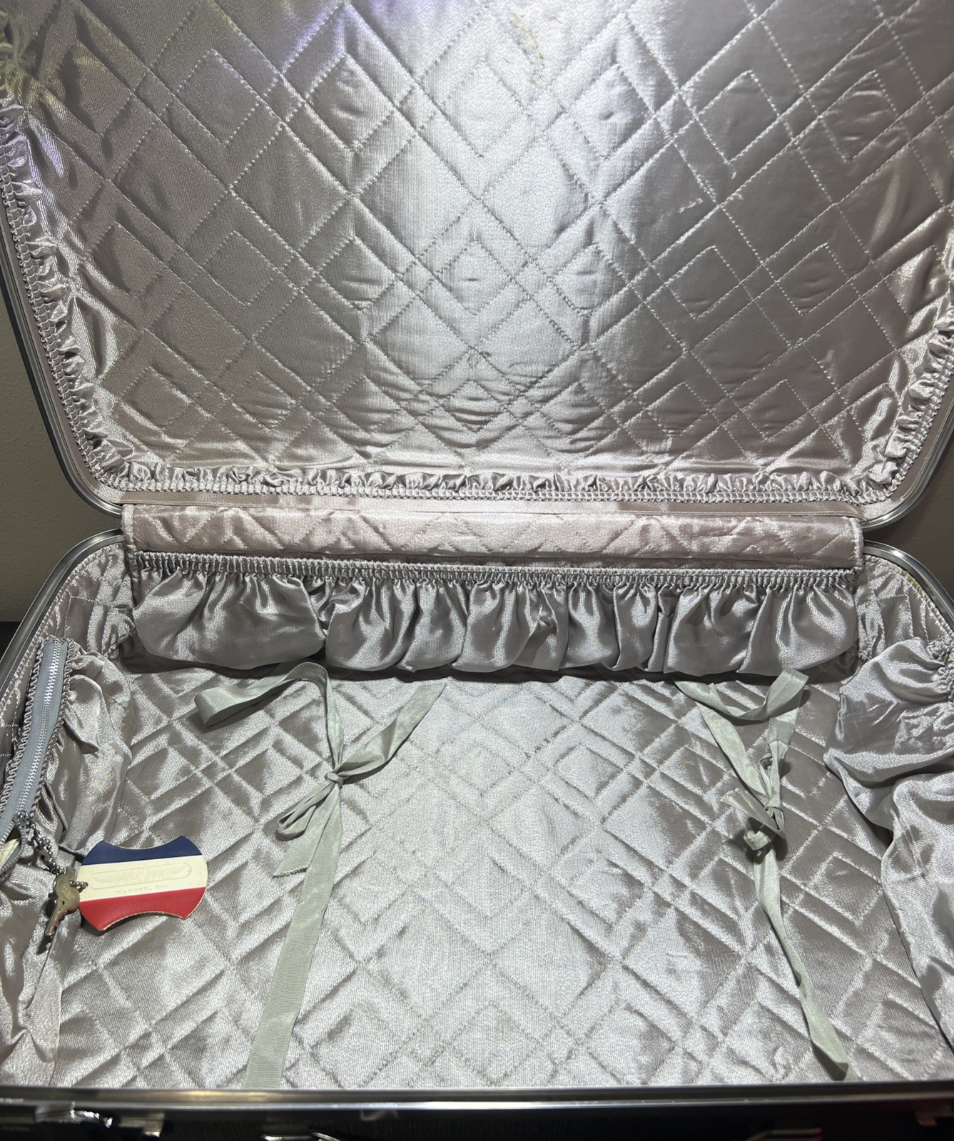 VTG 1960’s American Tourister Gray Hard Shell Suitcase Luggage w/Key 24″