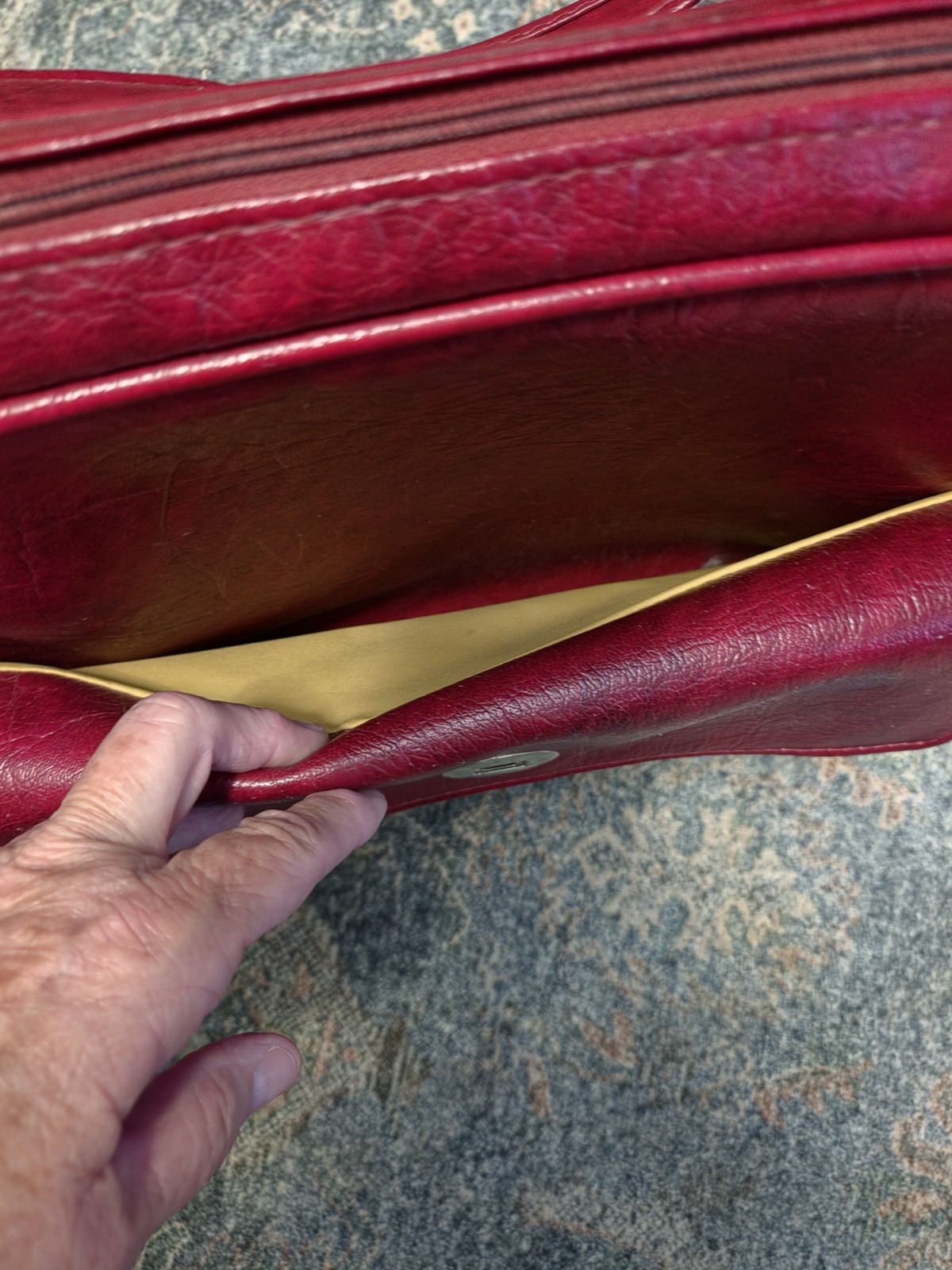 Vintage 1970s Samsonite Sentry soft-sided vertical flight bag/ shoulder…