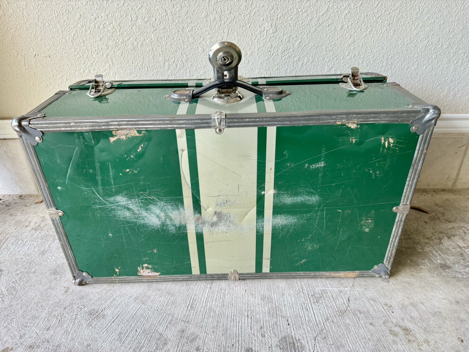 Retro Vintage Hardshell Travel Suitcase Aluminum Case 26x14x9.5