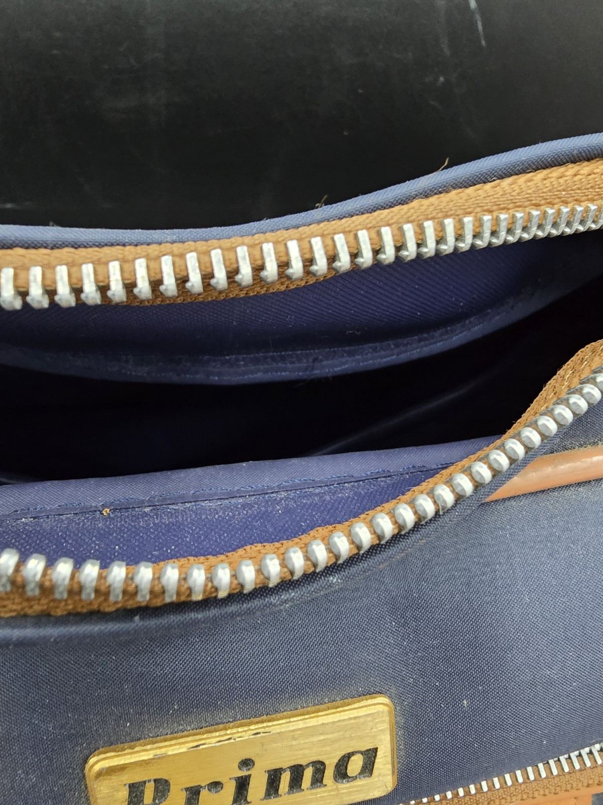 Vintage Prima Travel Bag Leather Shoulder Strap Locking With Key Luggage Zip Up