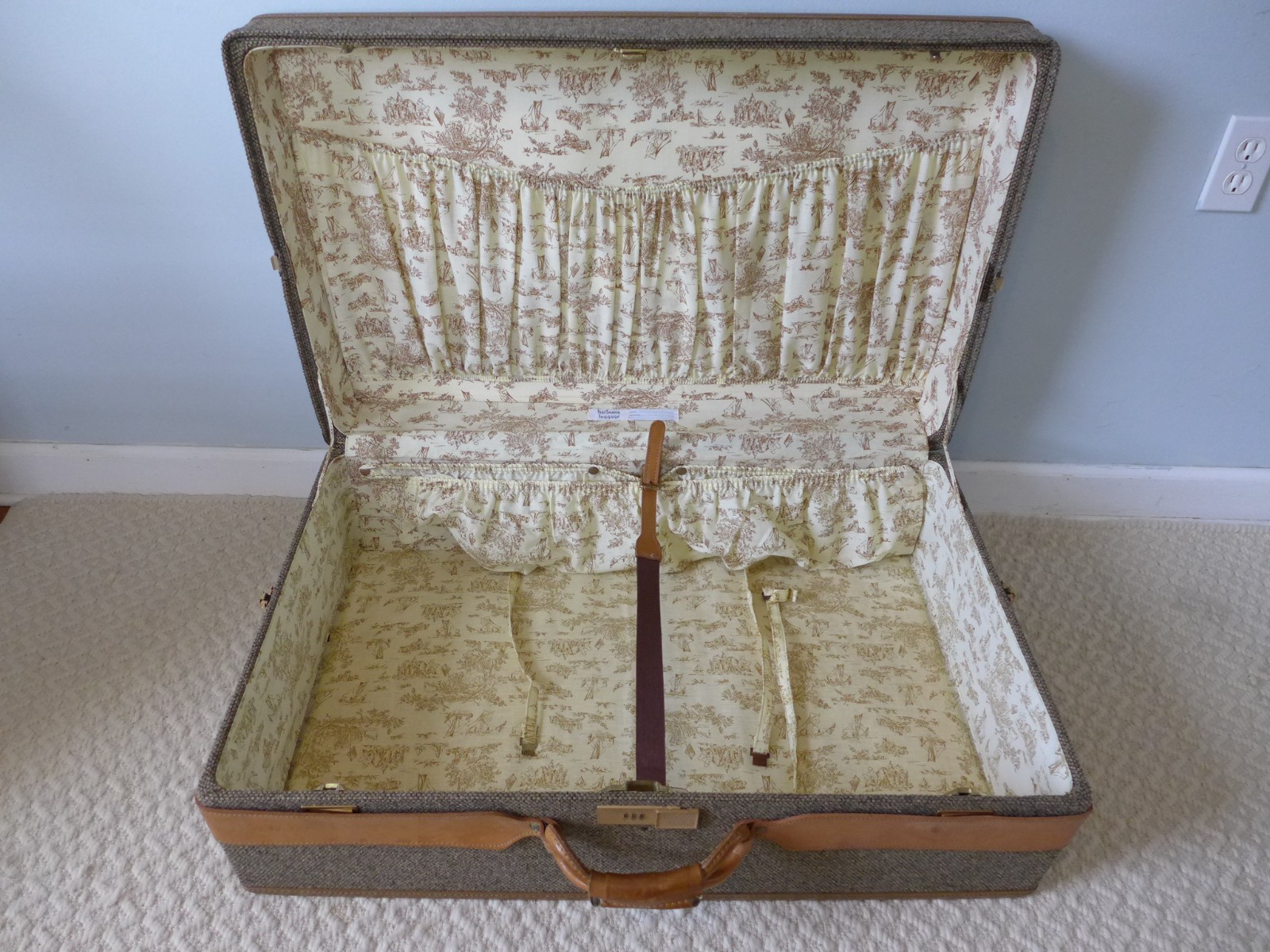 Vintage 32 Inch Hartmann Pullman Tweed Leather Rolling Suitcase Toile Lining XL