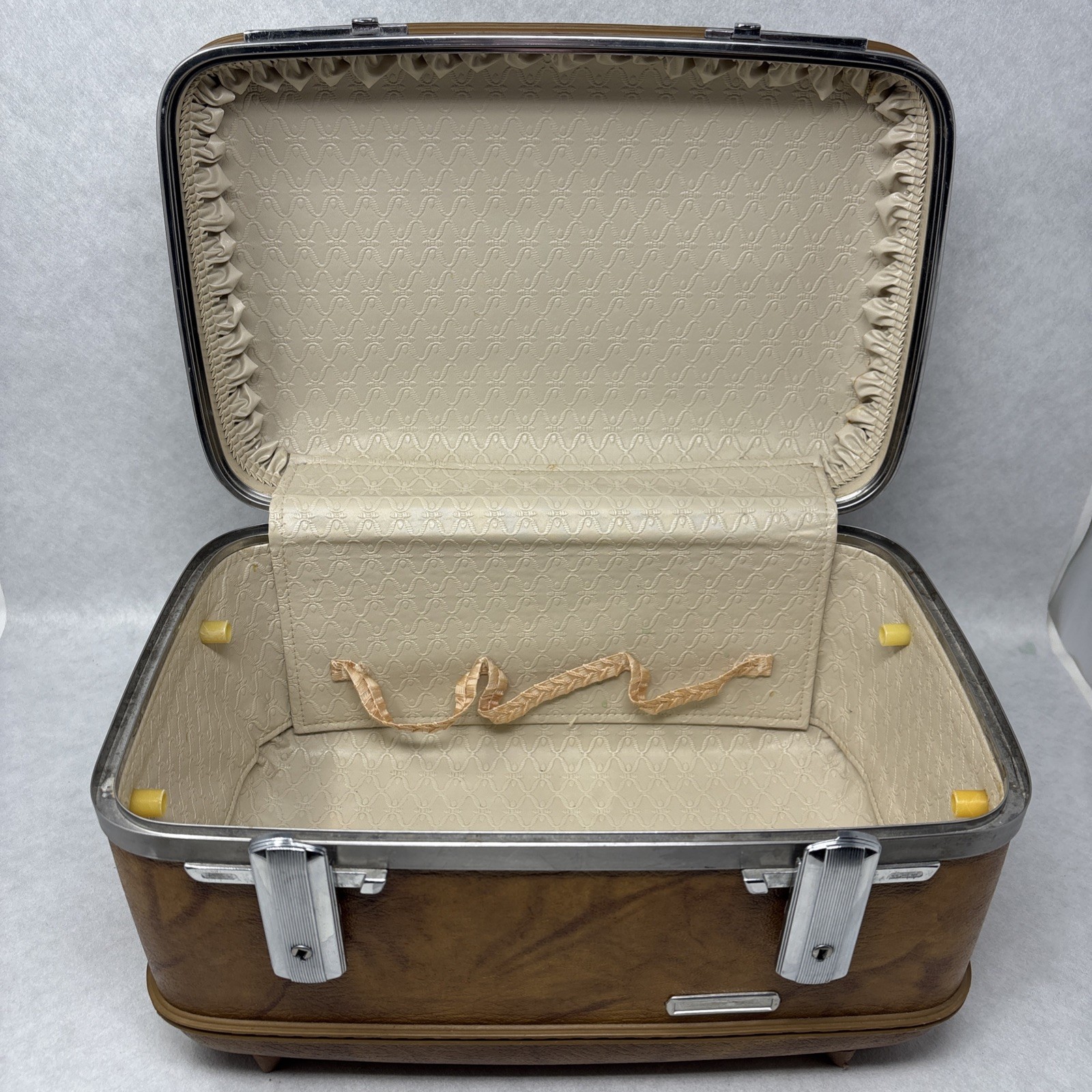 VTG American Tourister Carry On Vanity Travel Hard Shell Chrome Train Case Brown