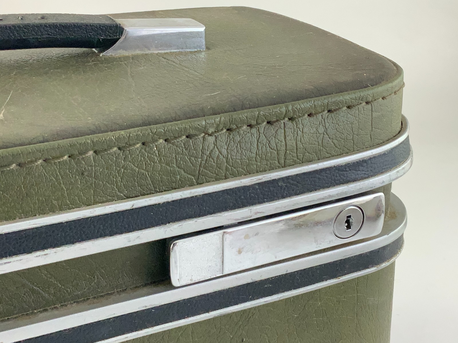 Vintage 1960s Samsonite Hard Shell Train Case Olive Green Pattern Liner KK243