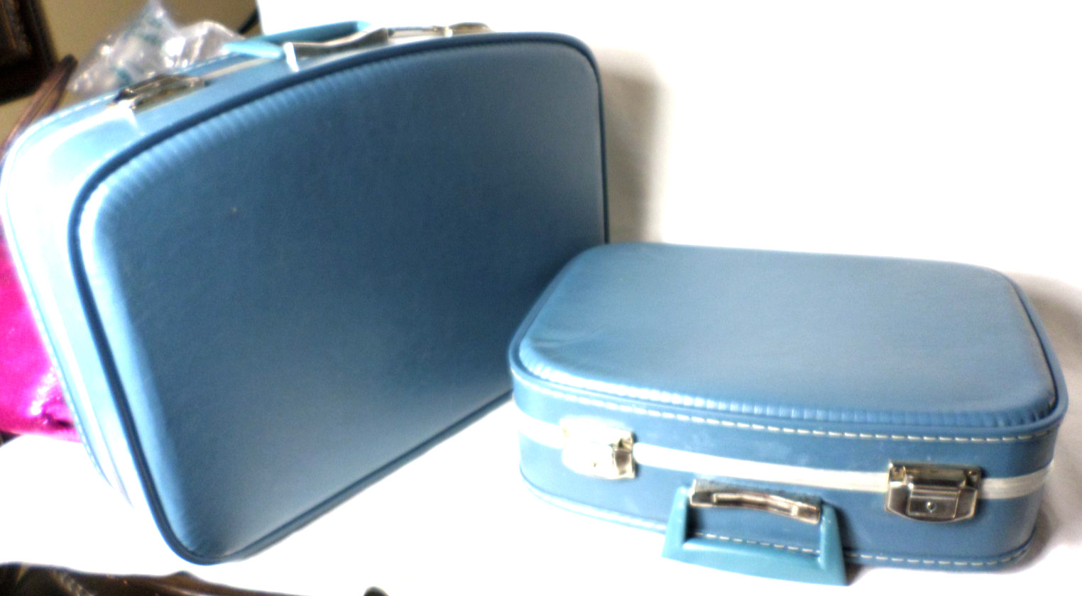 2 Vintage 1960’s Powder Blue Hard Shell Nesting L&M US Suitcases Luggages 3 Keys