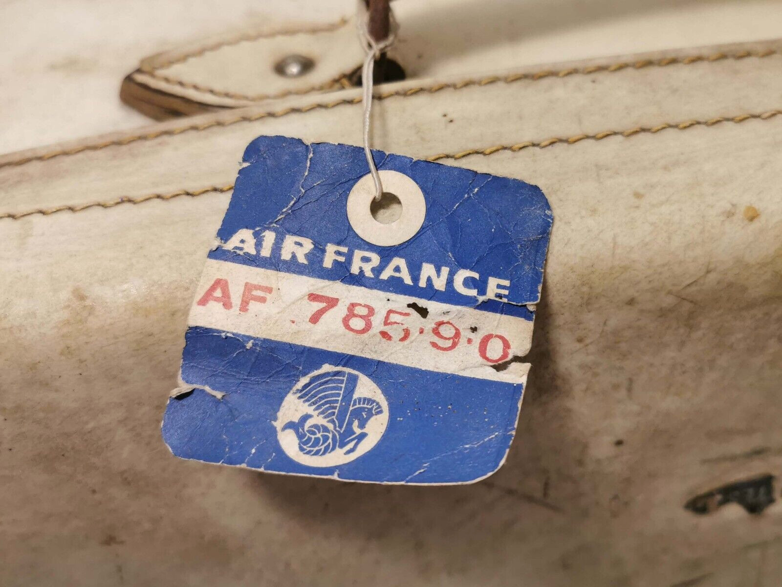 SCARCE 1920’S/30’S ANTIQUE HAND SEWN WHT LEATHER HARD SUITCASE W/TRAVEL STICKERS